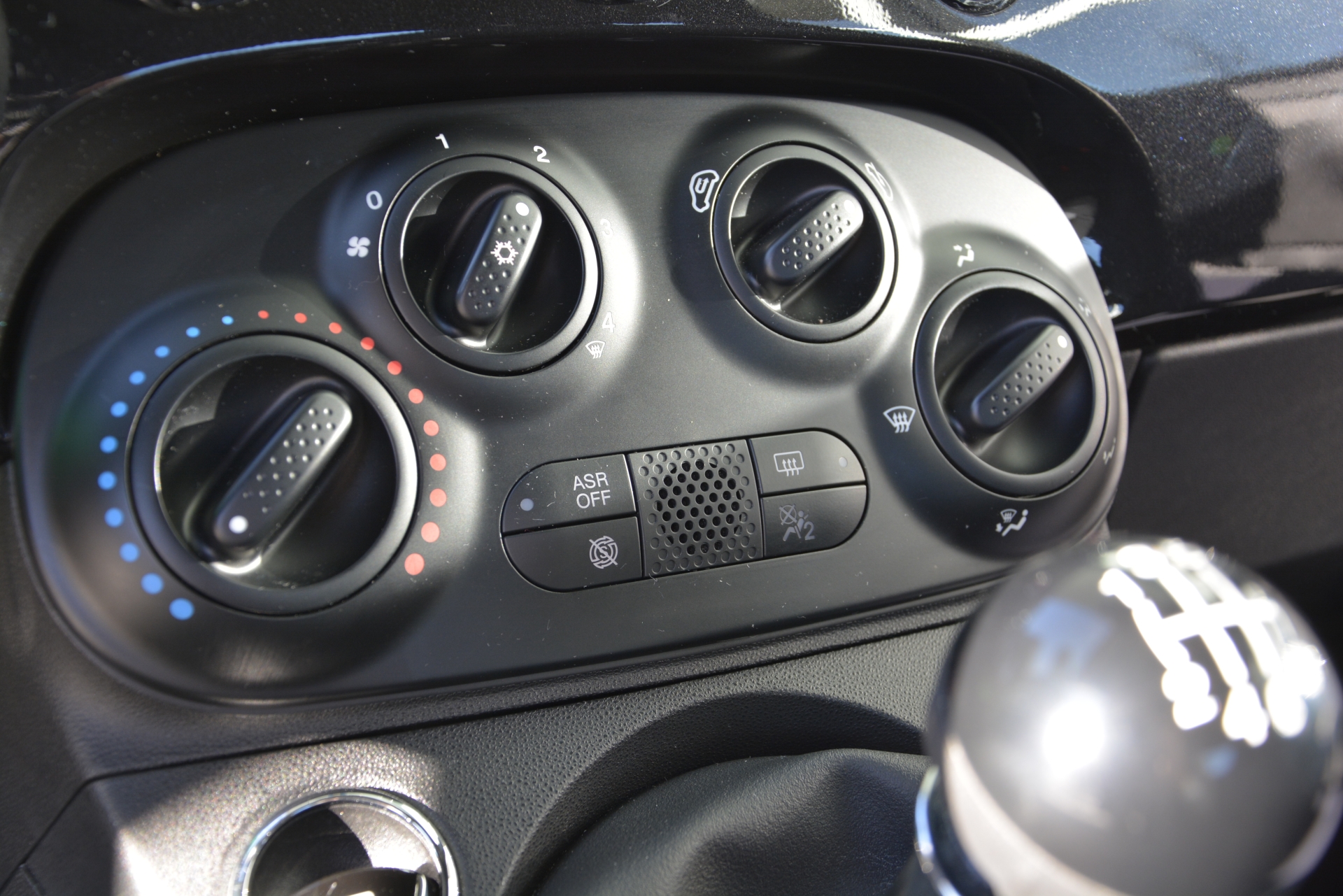 FIAT 500 1.0 Hybrid Cult-image-9