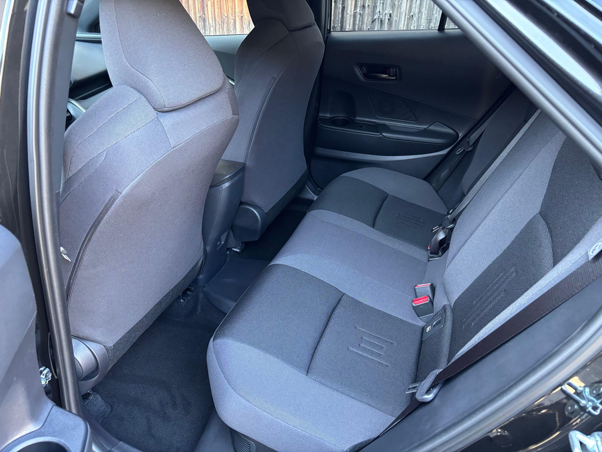 TOYOTA C-HR 2.0 PHEV Swiss Edition-image-8