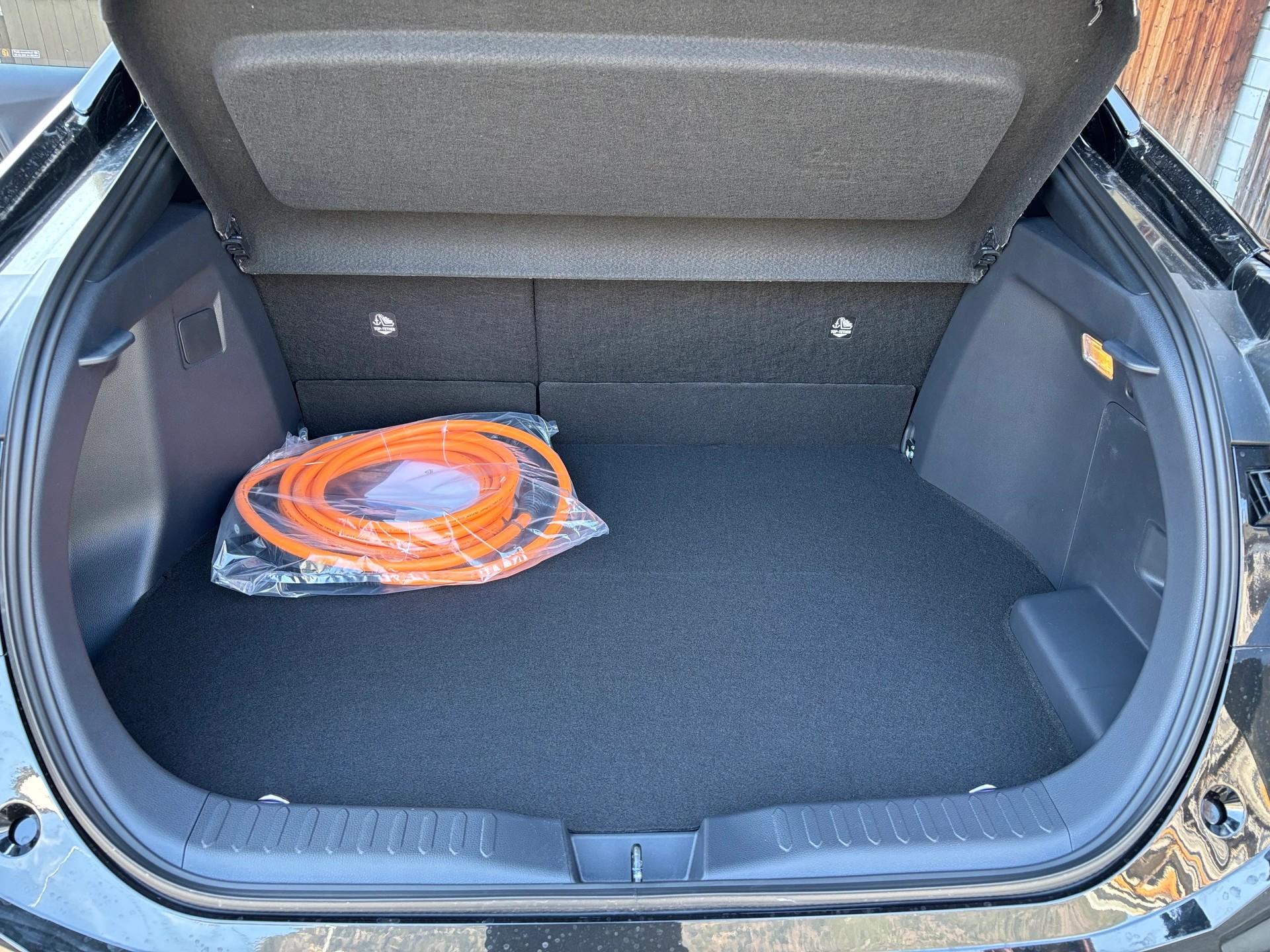 TOYOTA C-HR 2.0 PHEV Swiss Edition-image-7