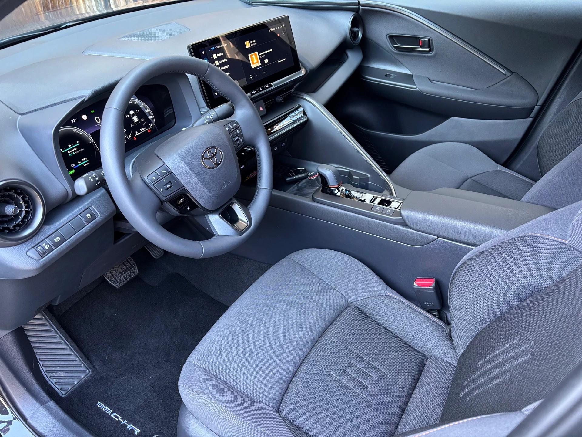 TOYOTA C-HR 2.0 PHEV Swiss Edition-image-6