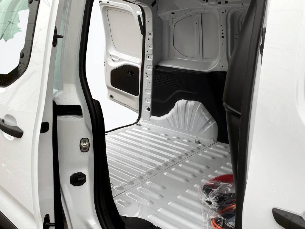 OPEL Combo-e Cargo 2.4 t Electric-image-7