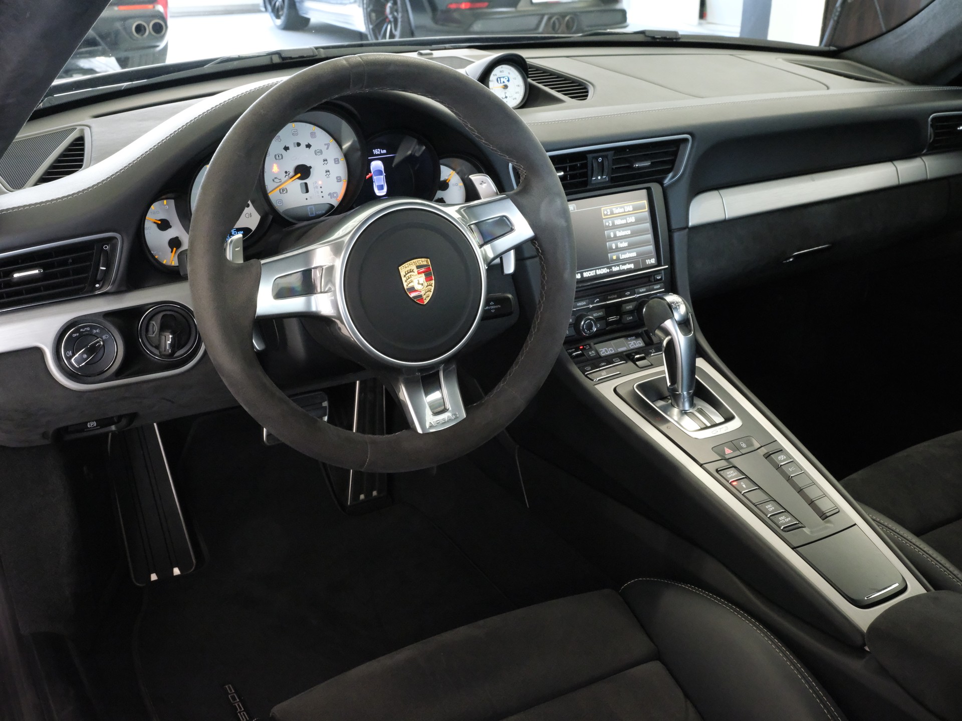 PORSCHE 911 GT3 PDK *Liftsystem* *Sport Chrono* *Alcantara Leder*-image-16