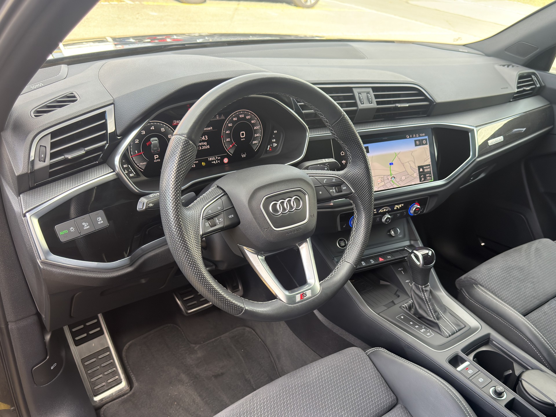 AUDI Q3 2.0 45 TFSI S line quattro S-Tronic-image-8