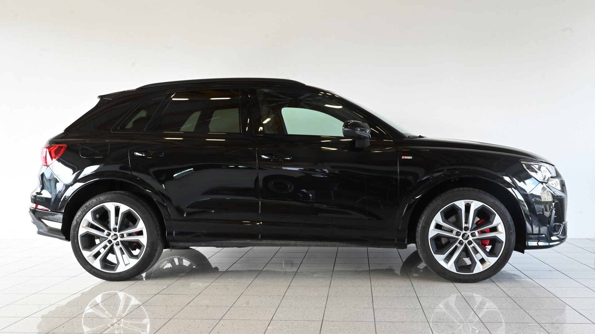 AUDI Q3 2.0 45 TFSI S line quattro S-Tronic-image-4