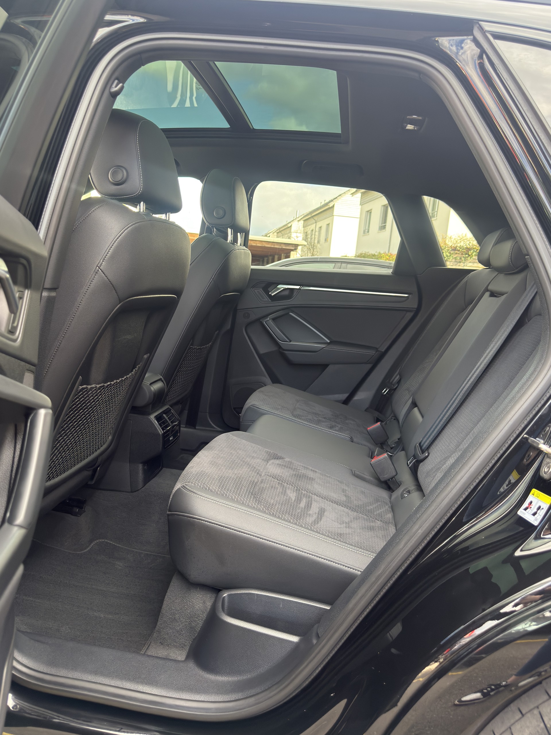 AUDI Q3 2.0 45 TFSI S line quattro S-Tronic-image-12