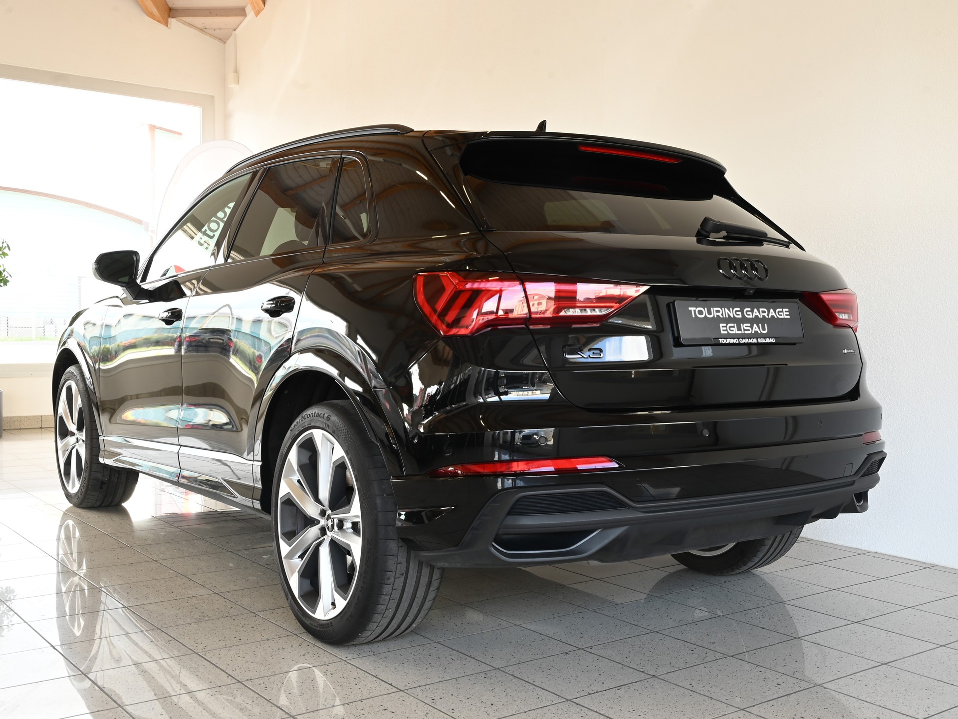 AUDI Q3 2.0 45 TFSI S line quattro S-Tronic-image-5