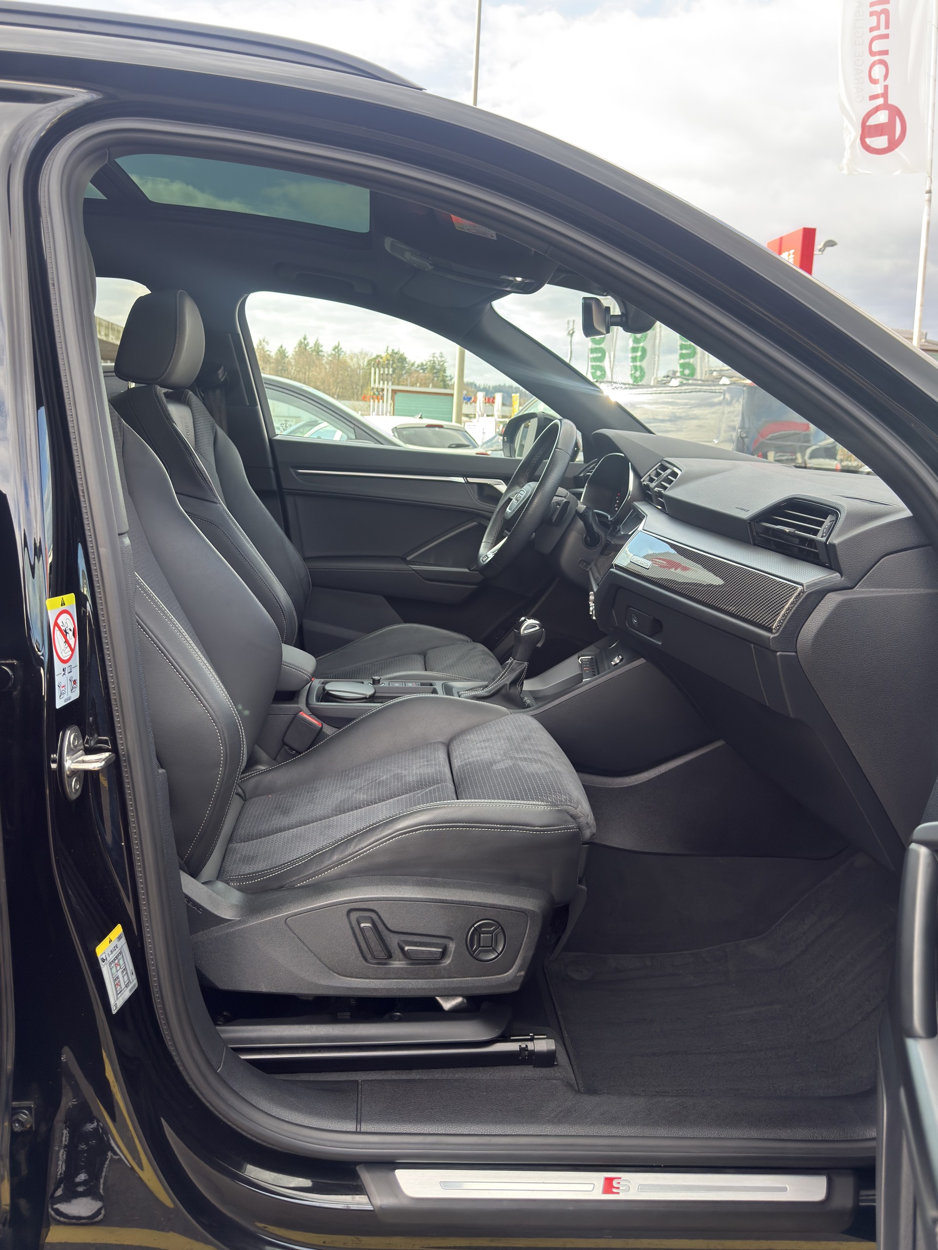 AUDI Q3 2.0 45 TFSI S line quattro S-Tronic-image-11