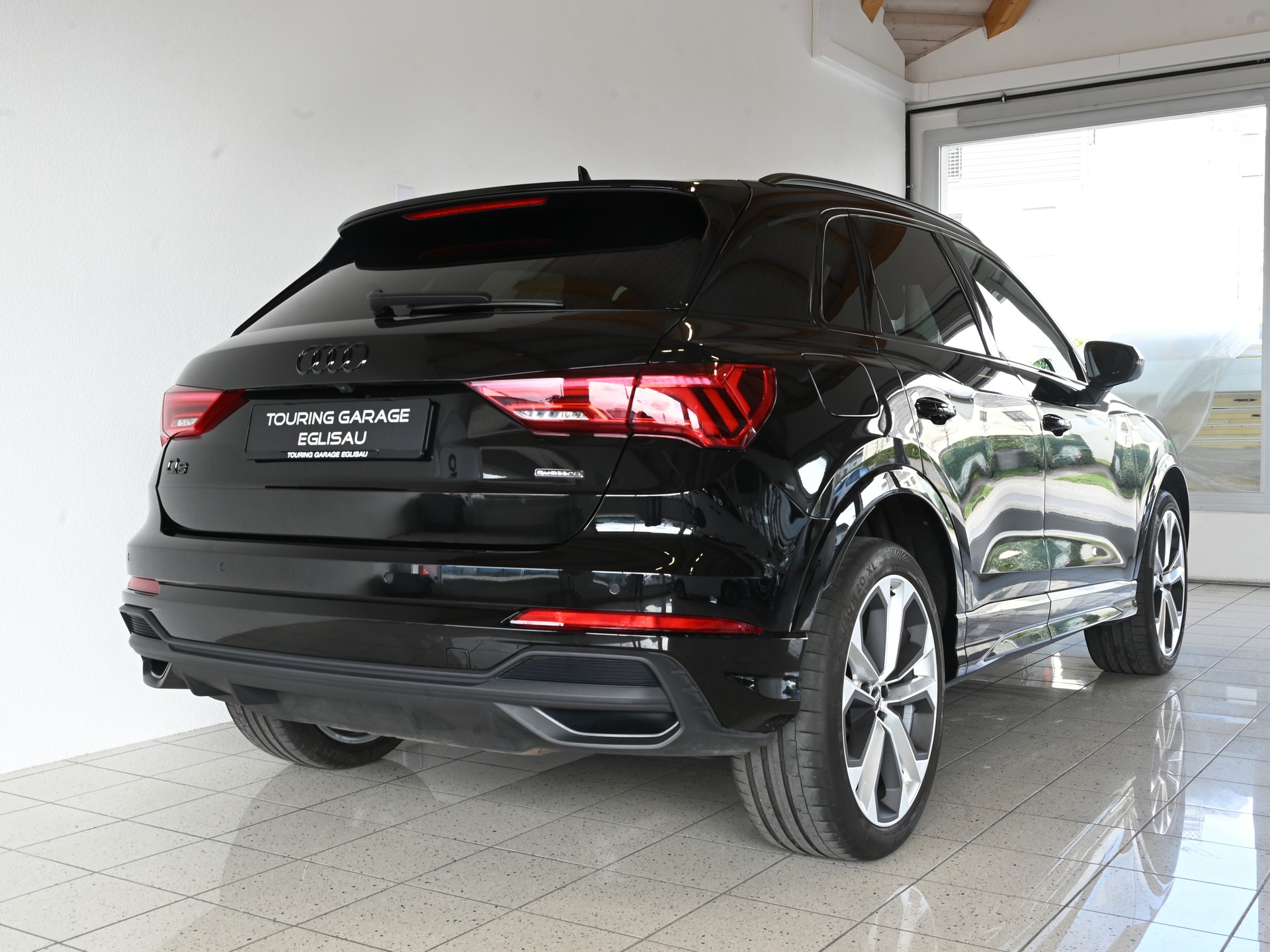 AUDI Q3 2.0 45 TFSI S line quattro S-Tronic-image-6