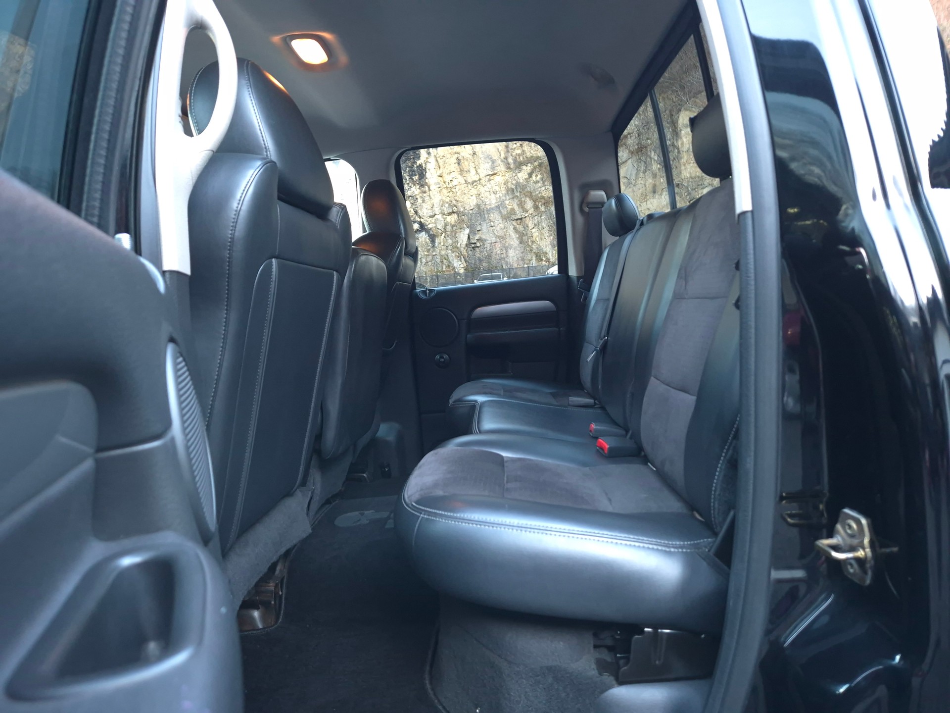 DODGE Ram 1500 SRT-10-image-25