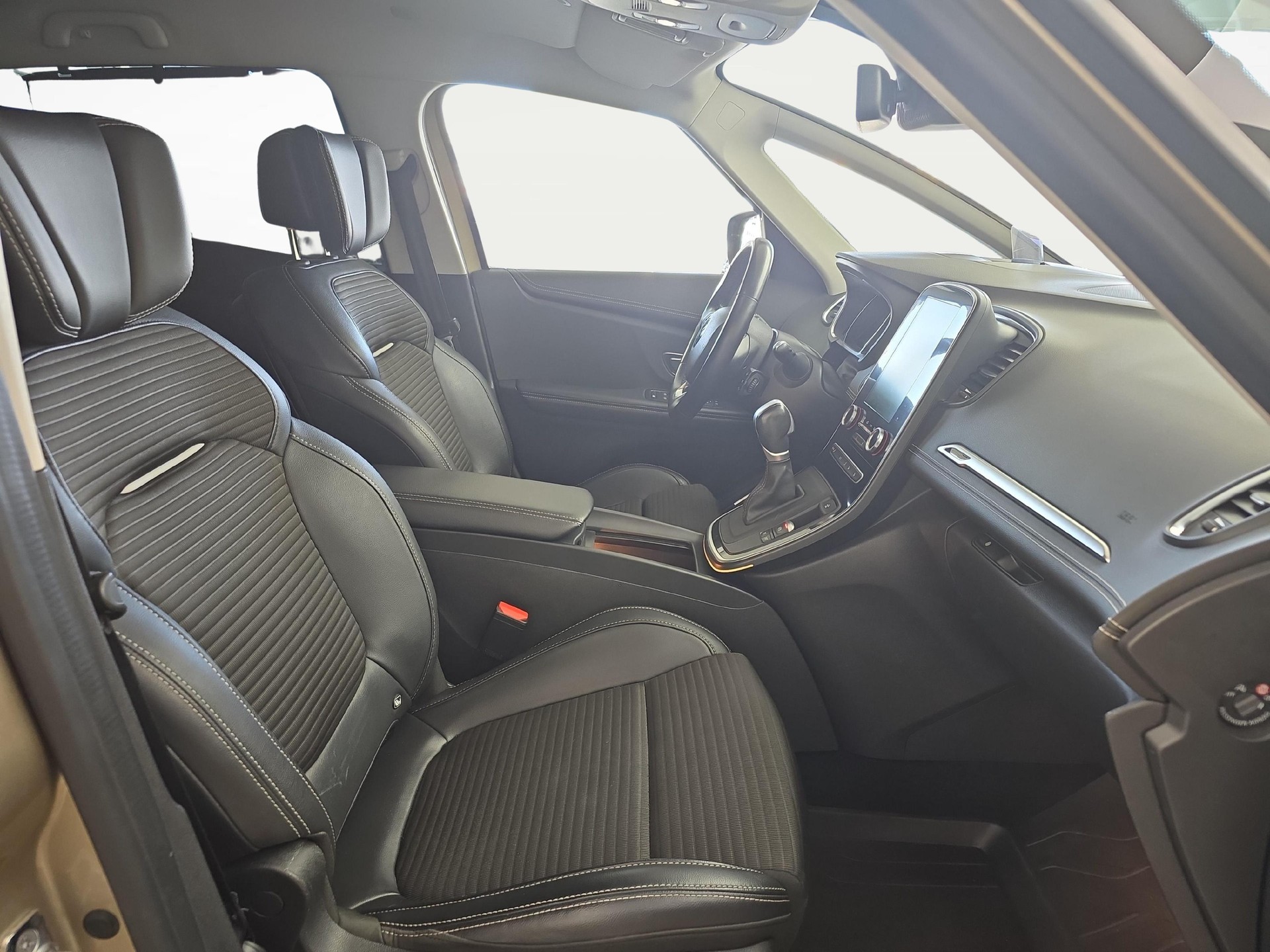 RENAULT Grand Scénic 1.6 dCi 160 Bose EDC / Jetzt mit attraktivem 1.99% Leasing-image-9