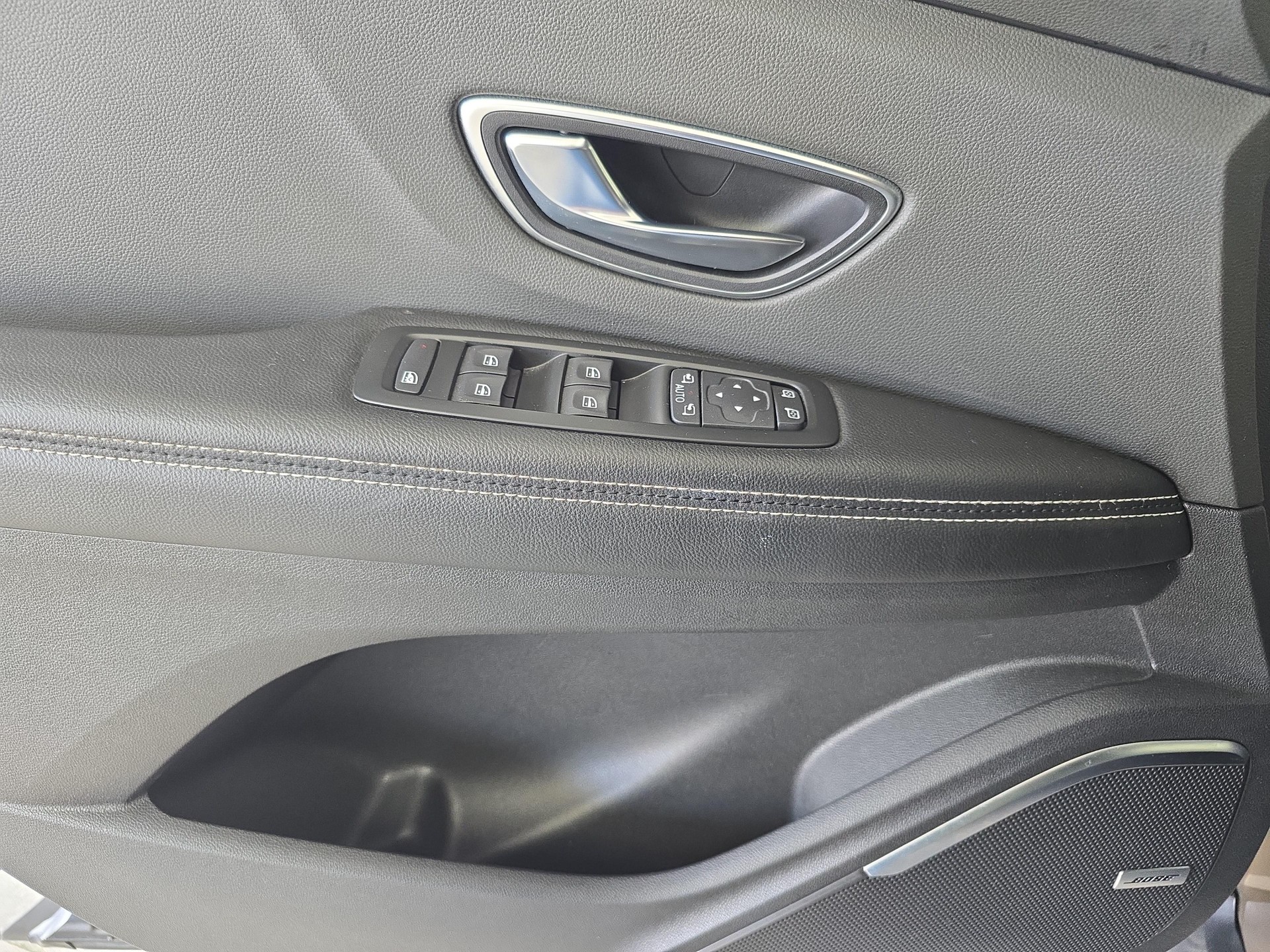 RENAULT Grand Scénic 1.6 dCi 160 Bose EDC / Jetzt mit attraktivem 1.99% Leasing-image-16