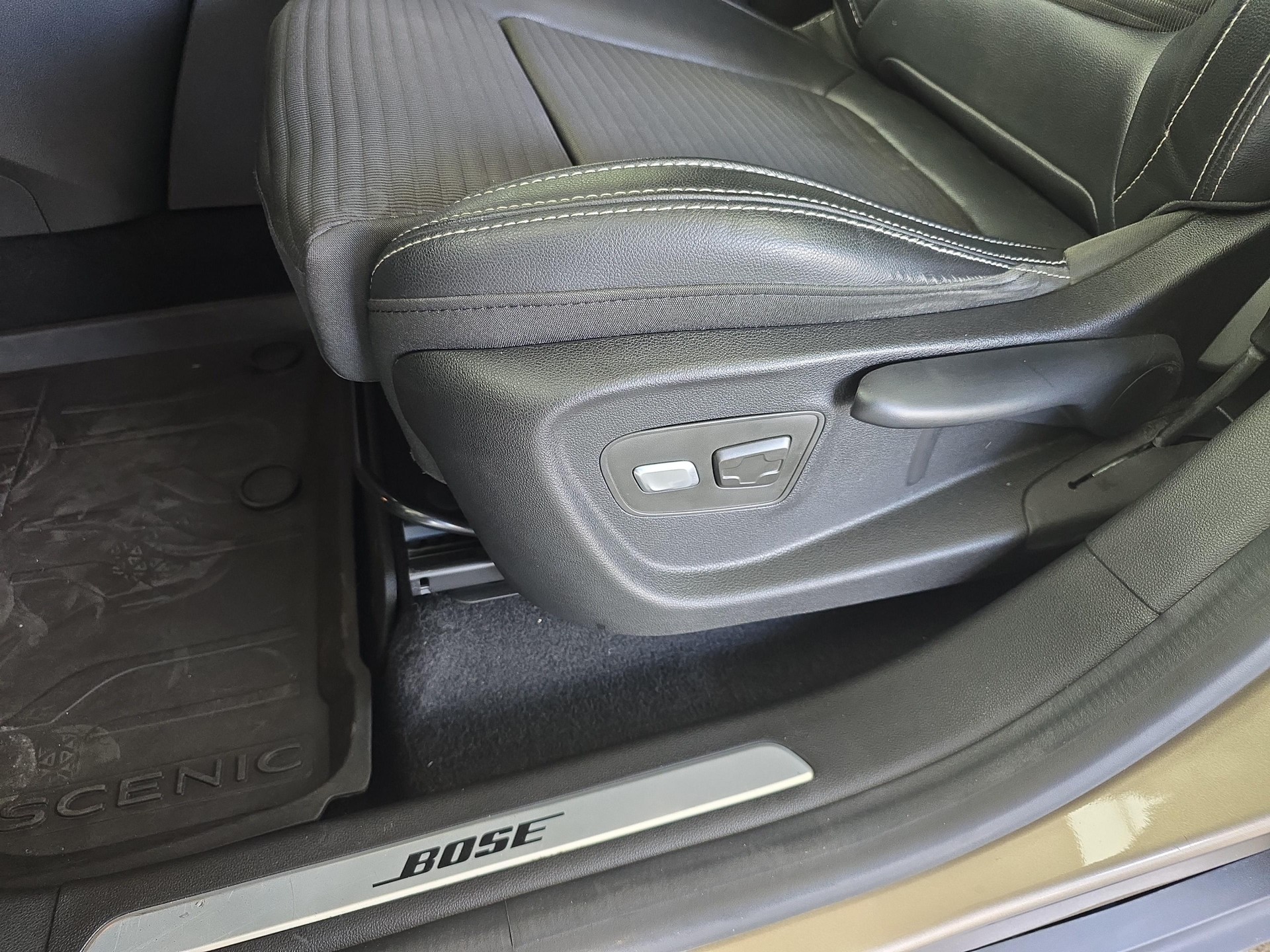RENAULT Grand Scénic 1.6 dCi 160 Bose EDC-image-15