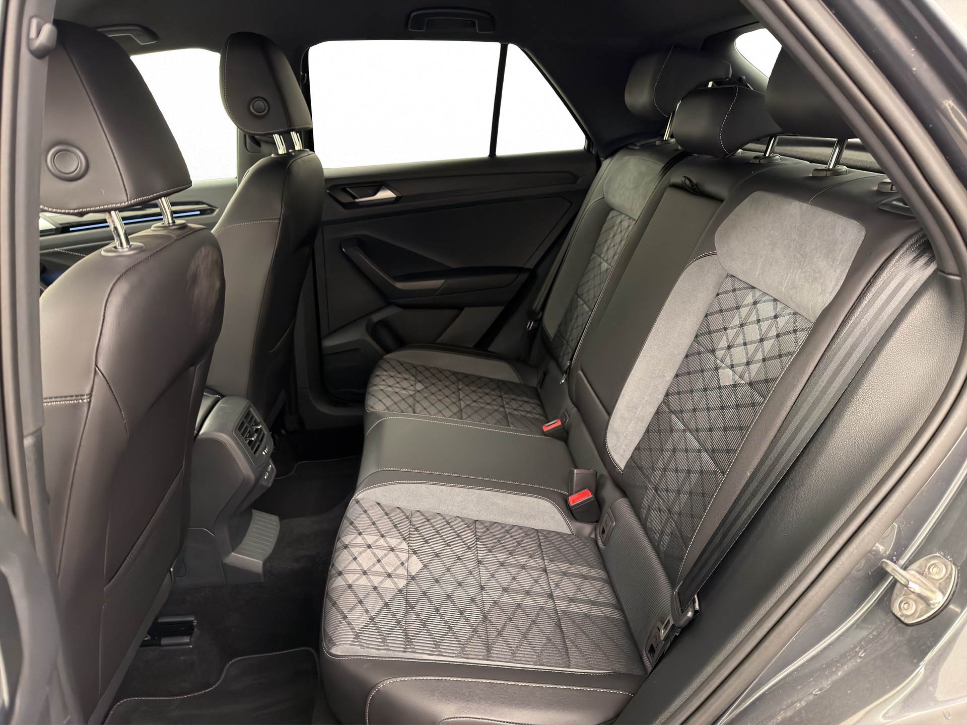 VW T-Roc 2.0 TSI R-Line DSG 4motion-image-3