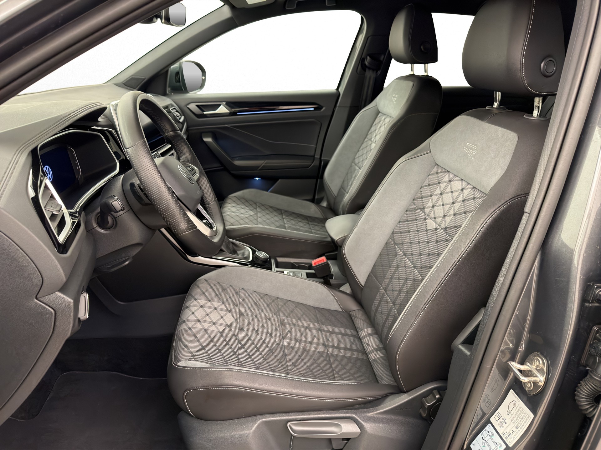 VW T-Roc 2.0 TSI R-Line DSG 4motion-image-2