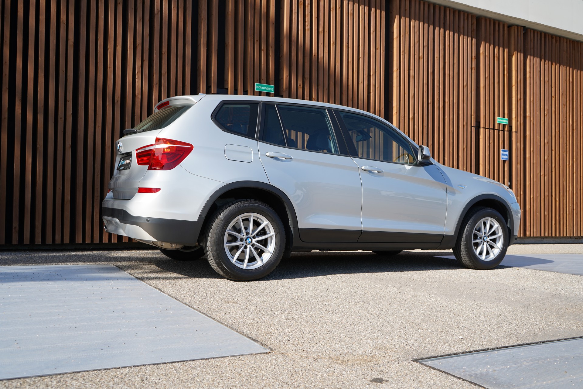 BMW X3 xDRIVE 20i STEPTRONIC l 184 PS-image-11