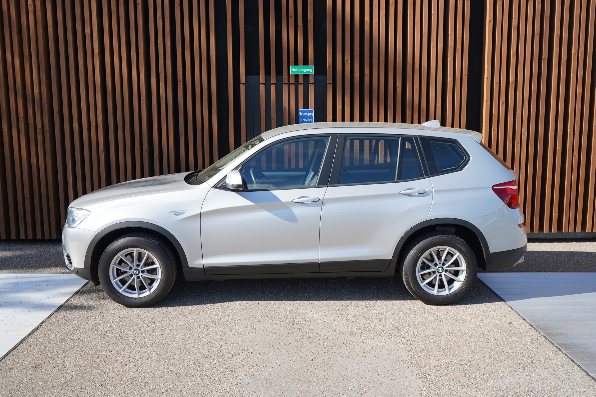 BMW X3 xDRIVE 20i STEPTRONIC l 184 PS-image-5