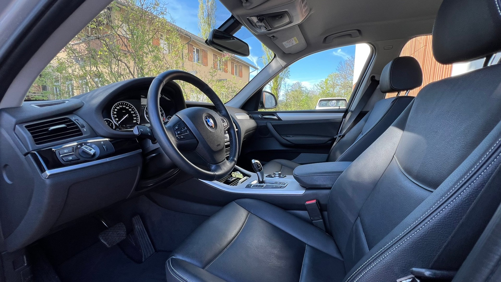 BMW X3 xDRIVE 20i STEPTRONIC l 184 PS-image-24