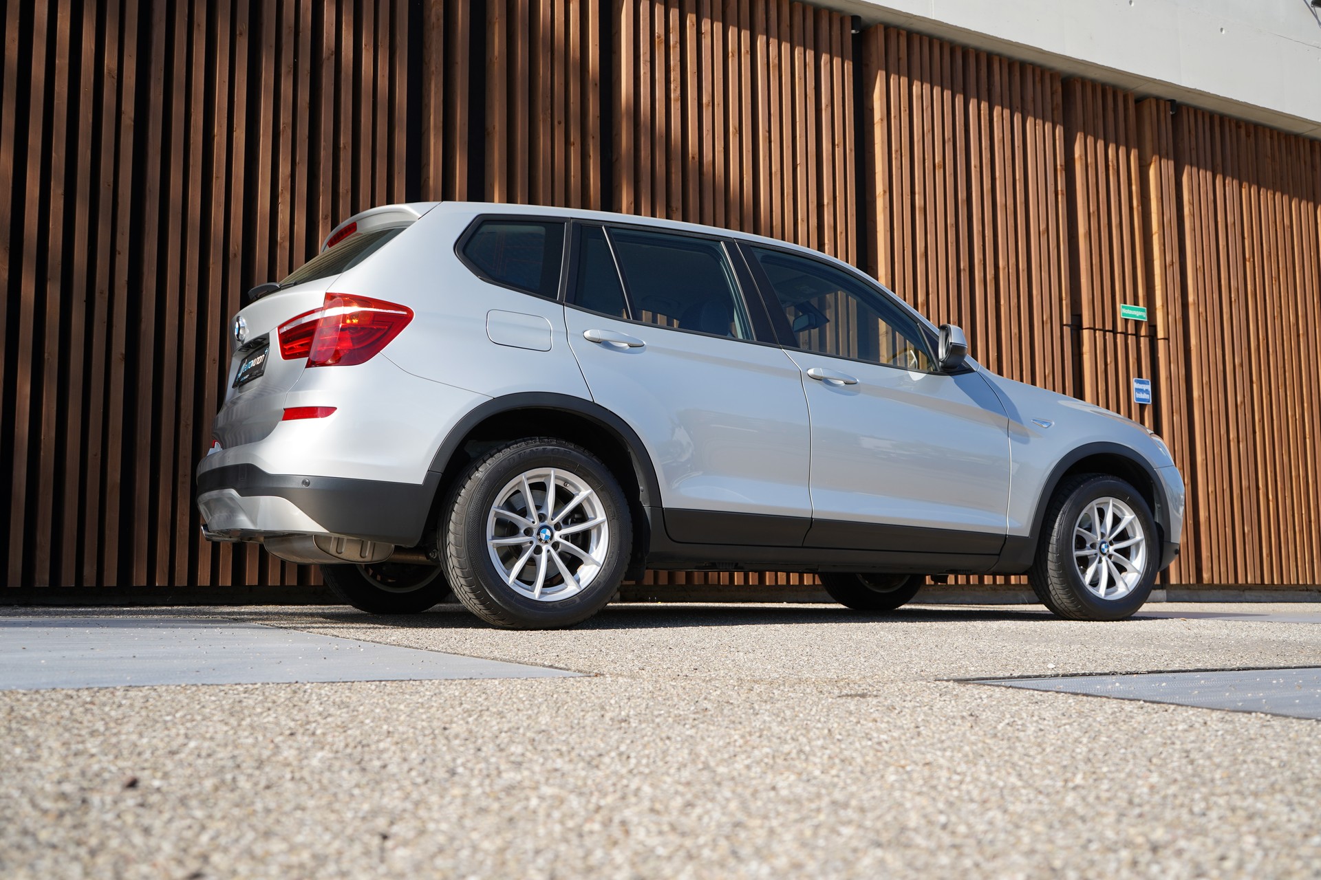 BMW X3 xDRIVE 20i STEPTRONIC l 184 PS-image-13