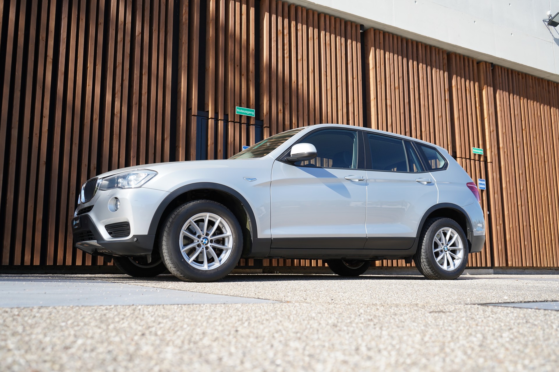 BMW X3 xDRIVE 20i STEPTRONIC l 184 PS-image-9