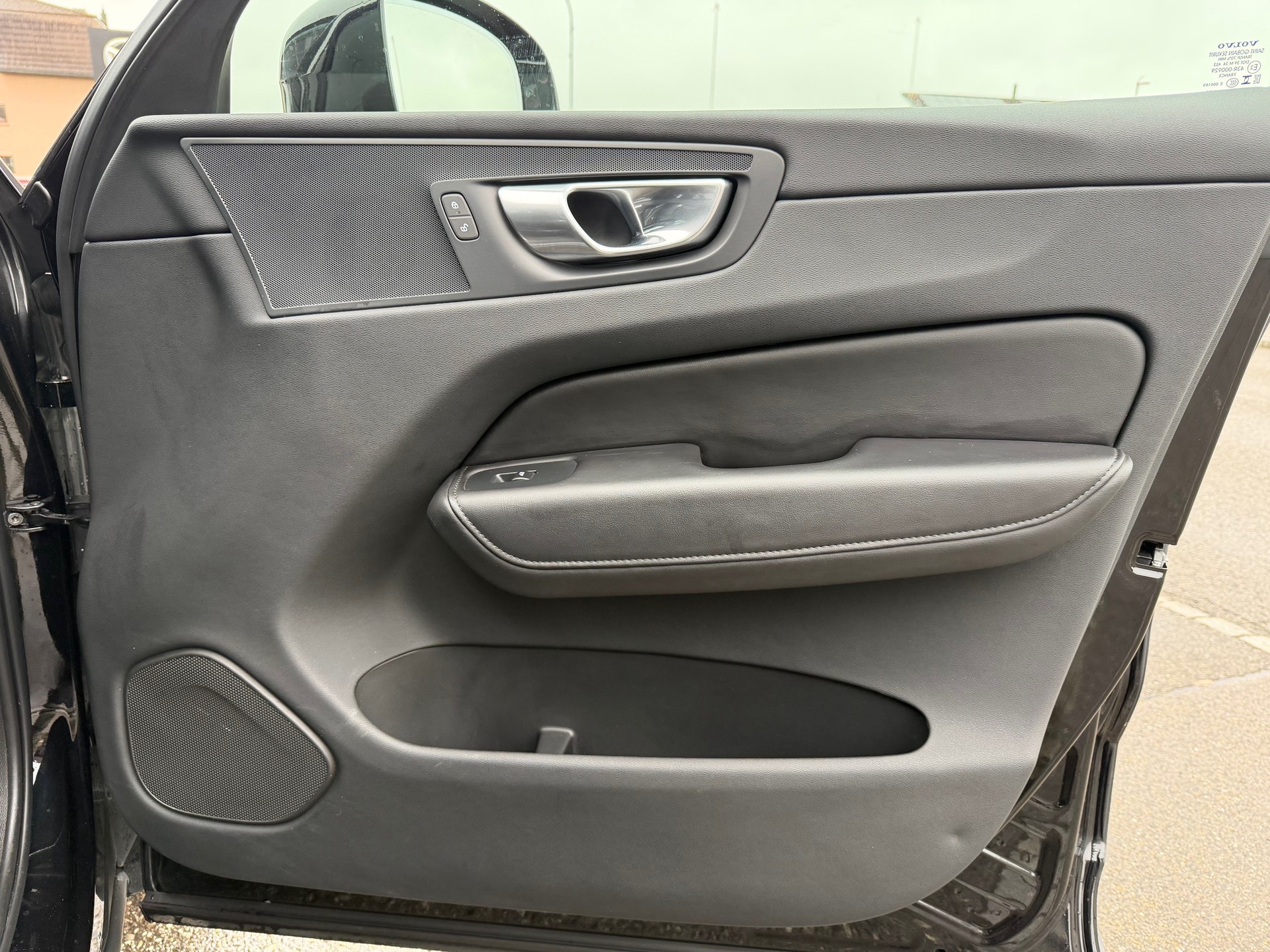 VOLVO XC60 B4 Diesel Mild Hybrid AWD Core Geartronic-image-7
