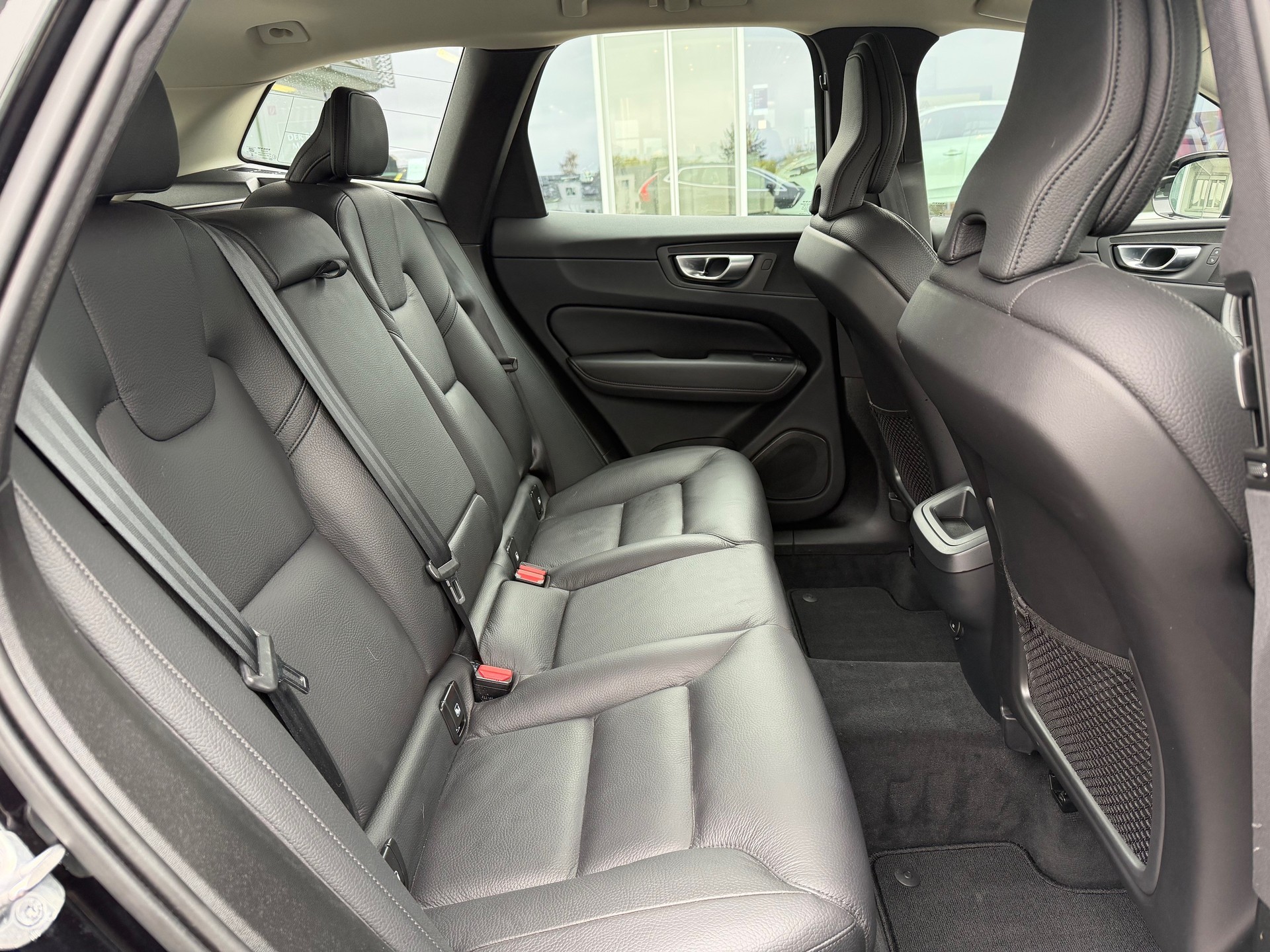 VOLVO XC60 B4 Diesel Mild Hybrid AWD Core Geartronic-image-11