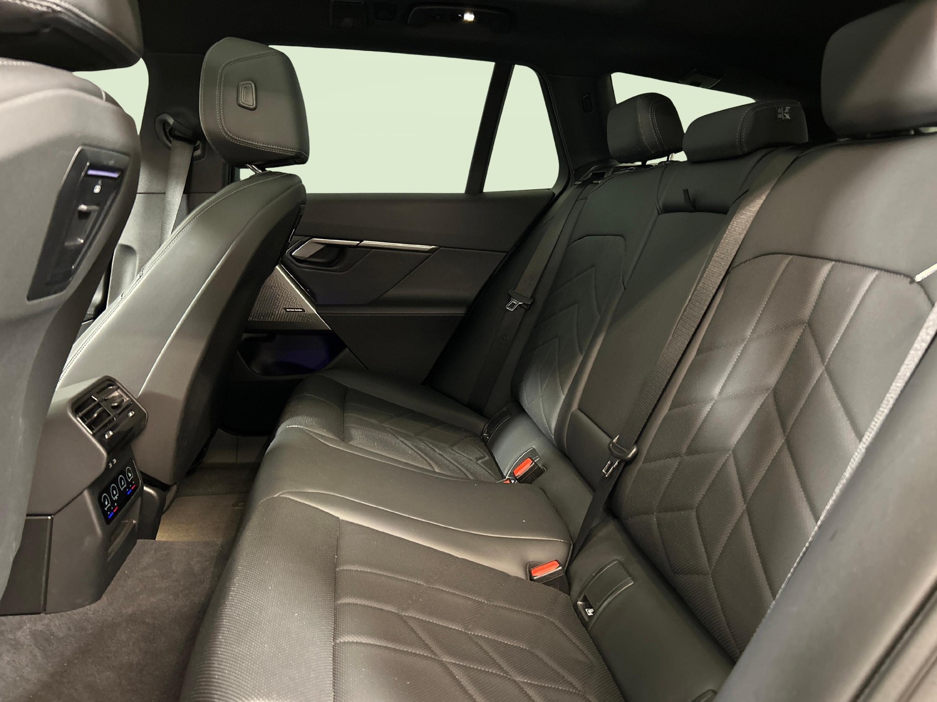 BMW 530e xDrive Touring-image-4