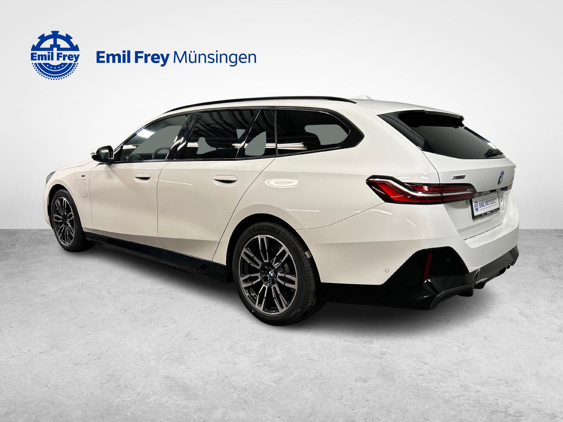 BMW 530e xDrive Touring-image-10