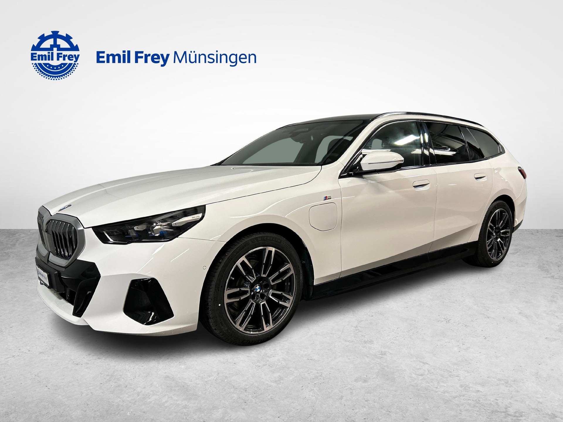 BMW 530e xDrive Touring-image-2