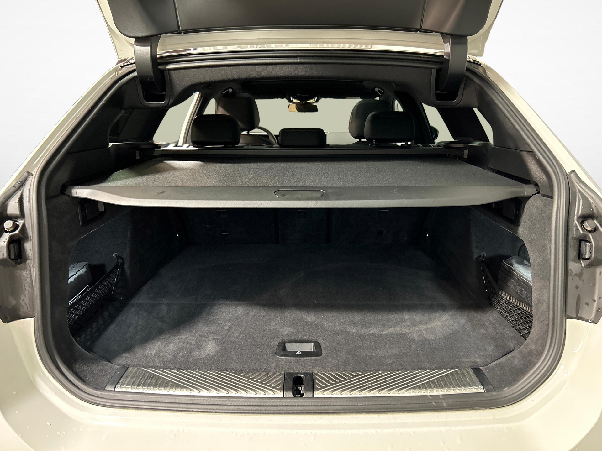 BMW 530e xDrive Touring-image-12
