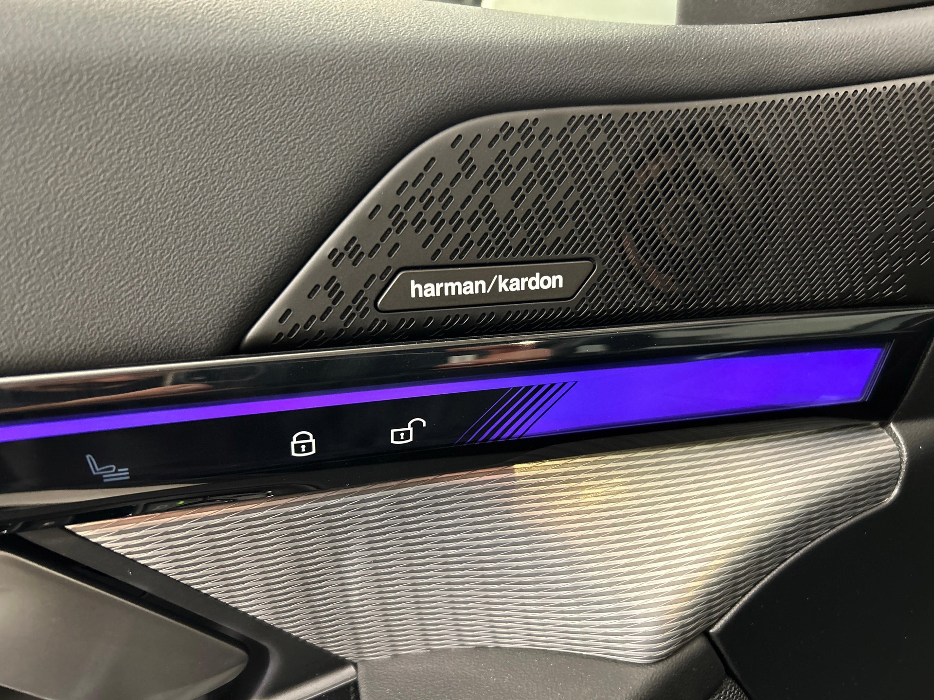 BMW 530e xDrive Touring-image-16