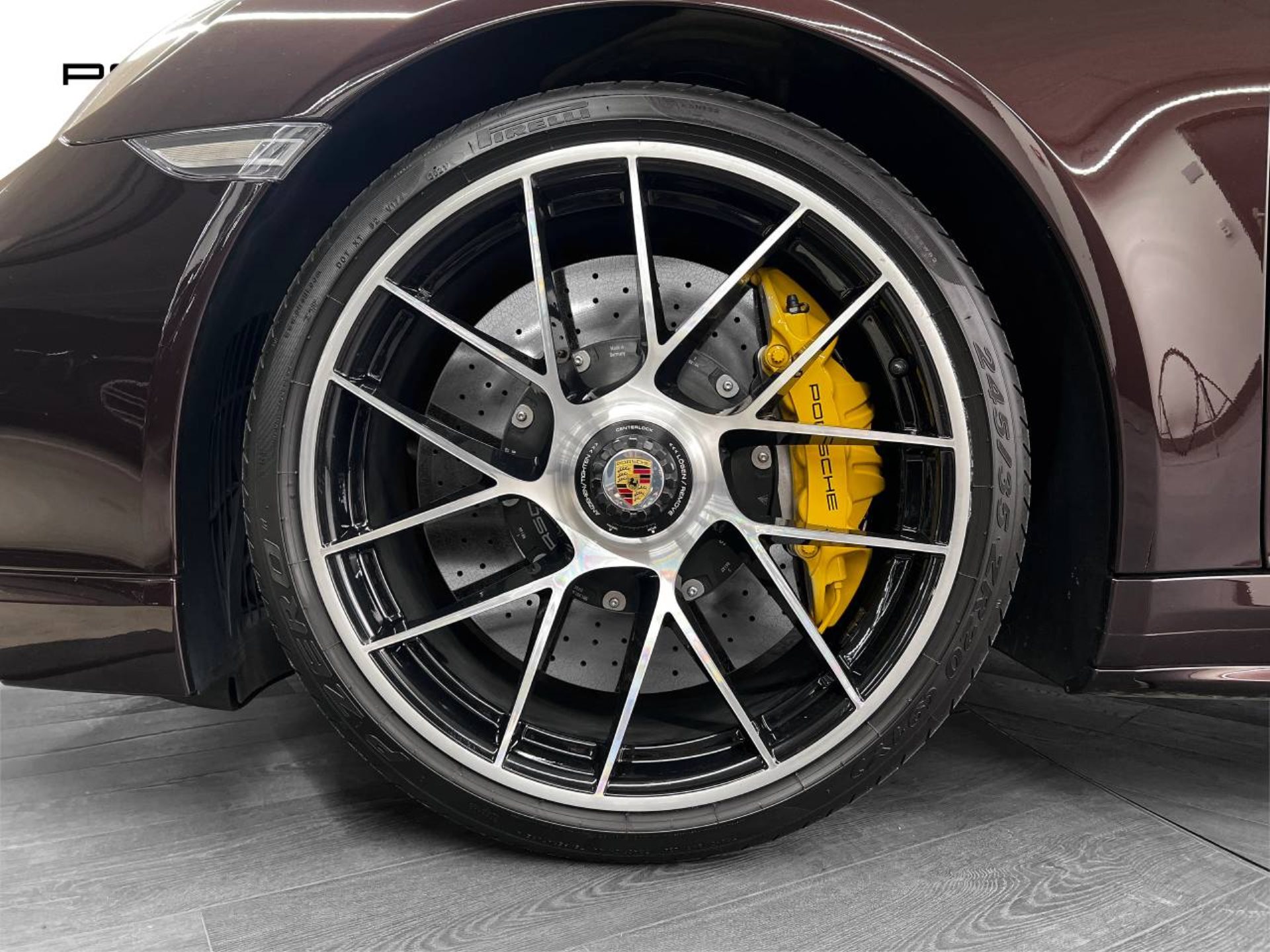 PORSCHE 911 Turbo S Cabriolet-image-12