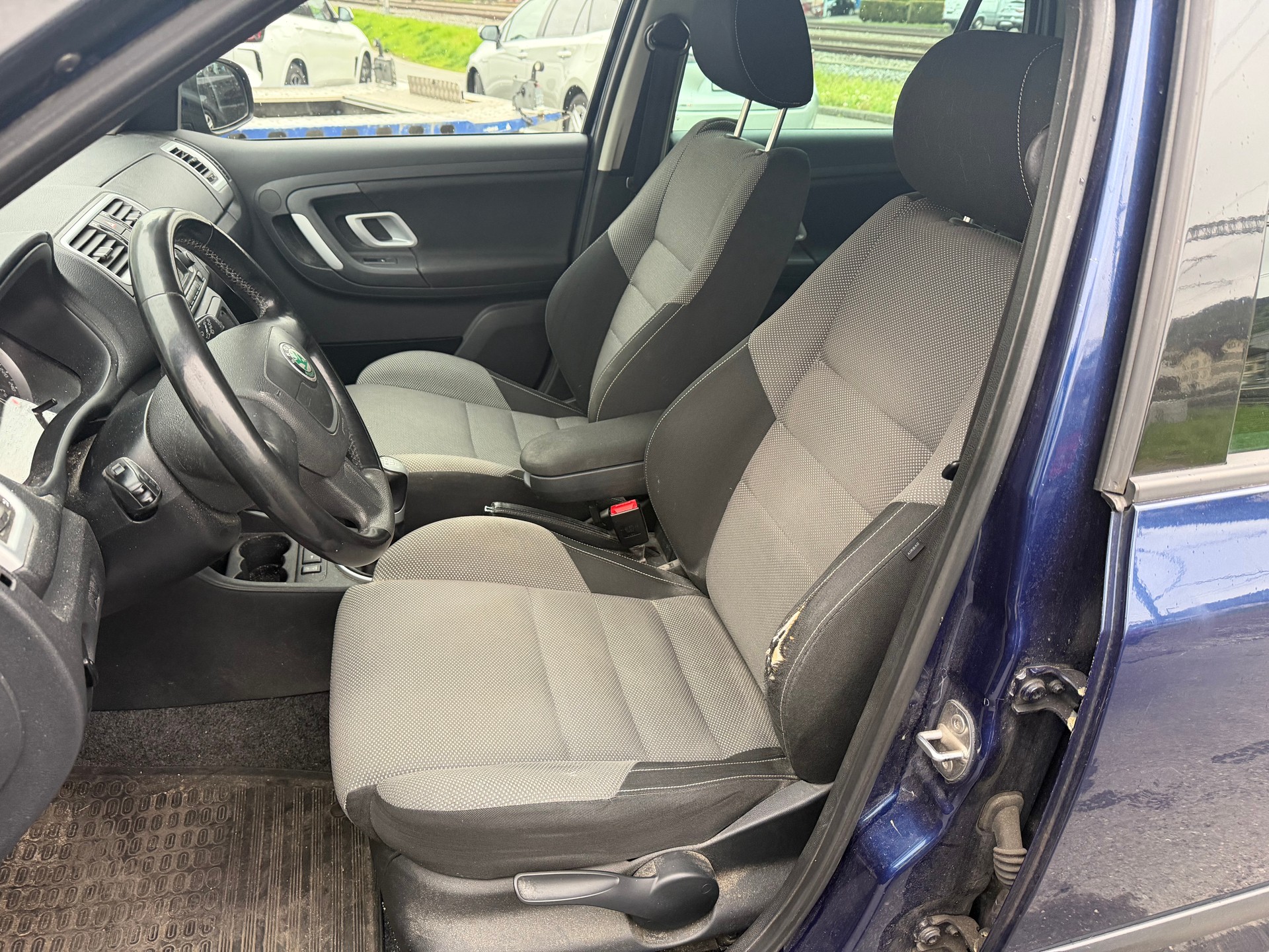 SKODA Fabia 1.6 Ambiente-image-9