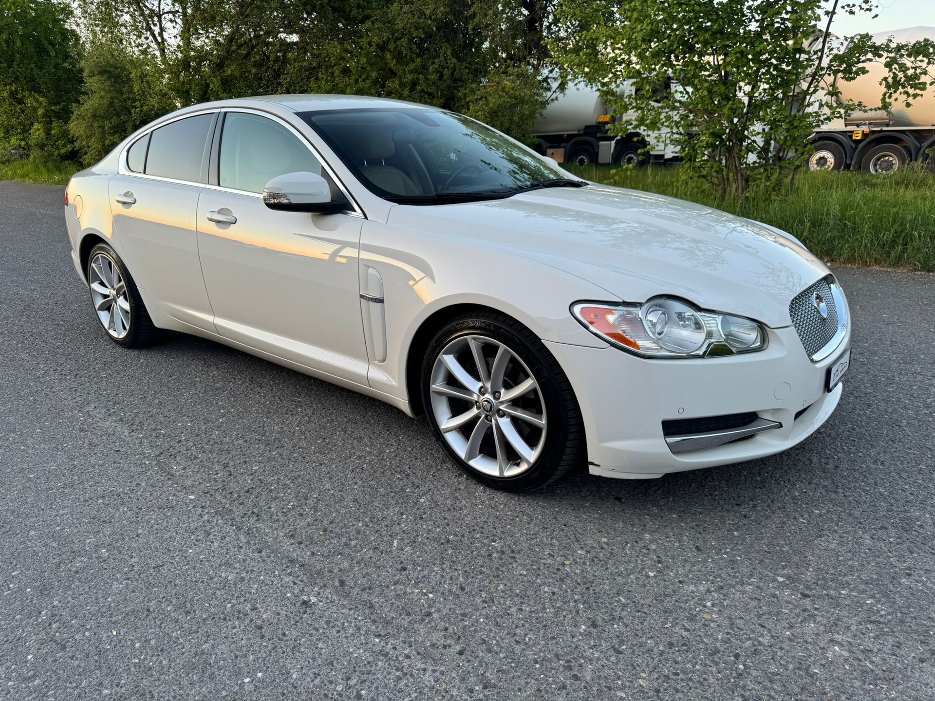 JAGUAR XF 3.0 V6 Premium Luxury-image-1