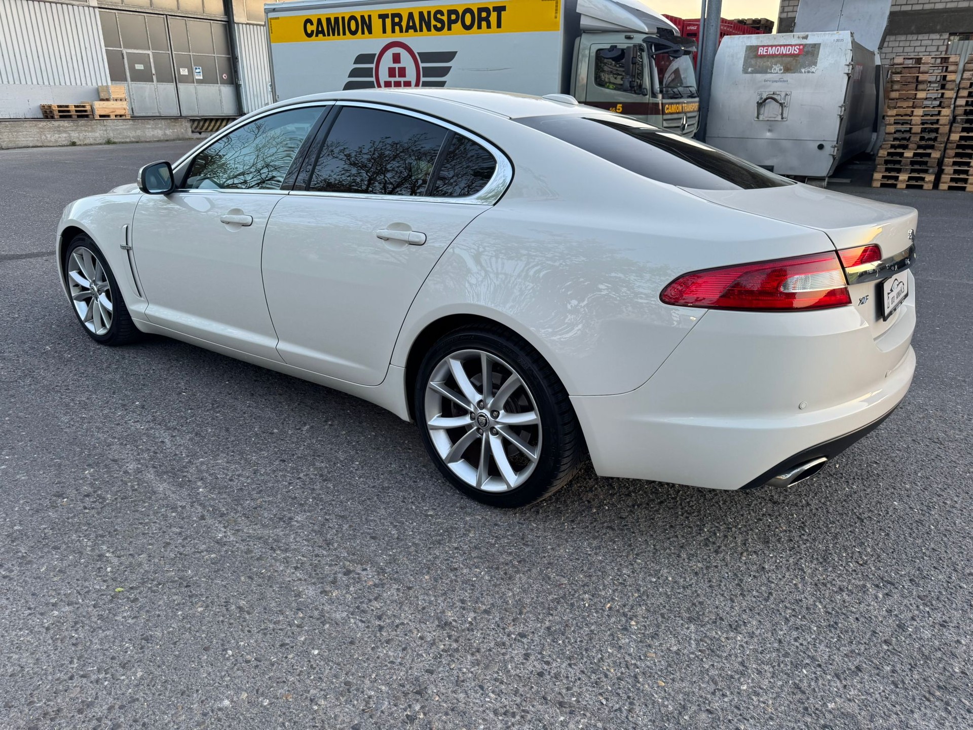 JAGUAR XF 3.0 V6 Premium Luxury-image-4