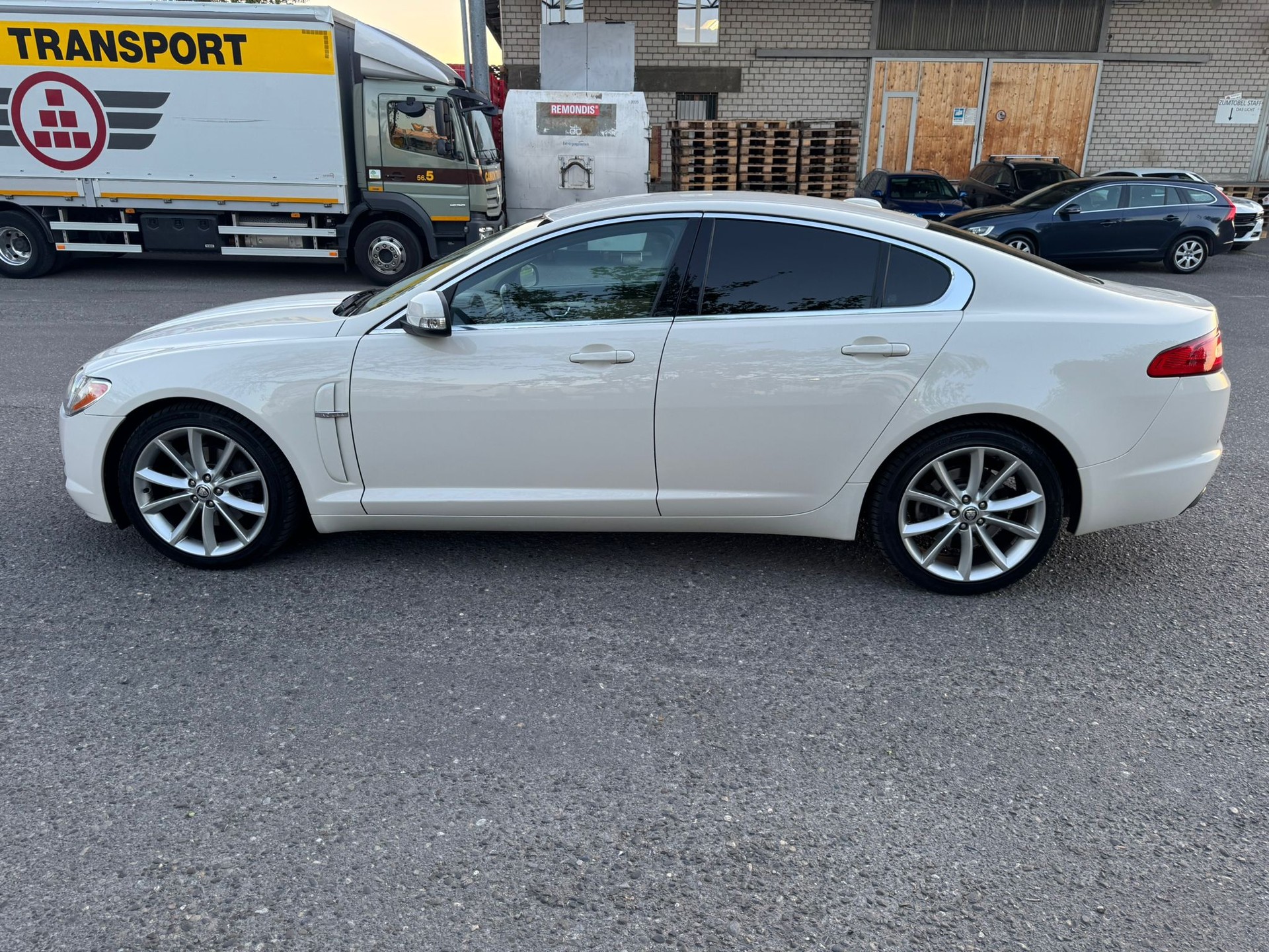 JAGUAR XF 3.0 V6 Premium Luxury-image-6