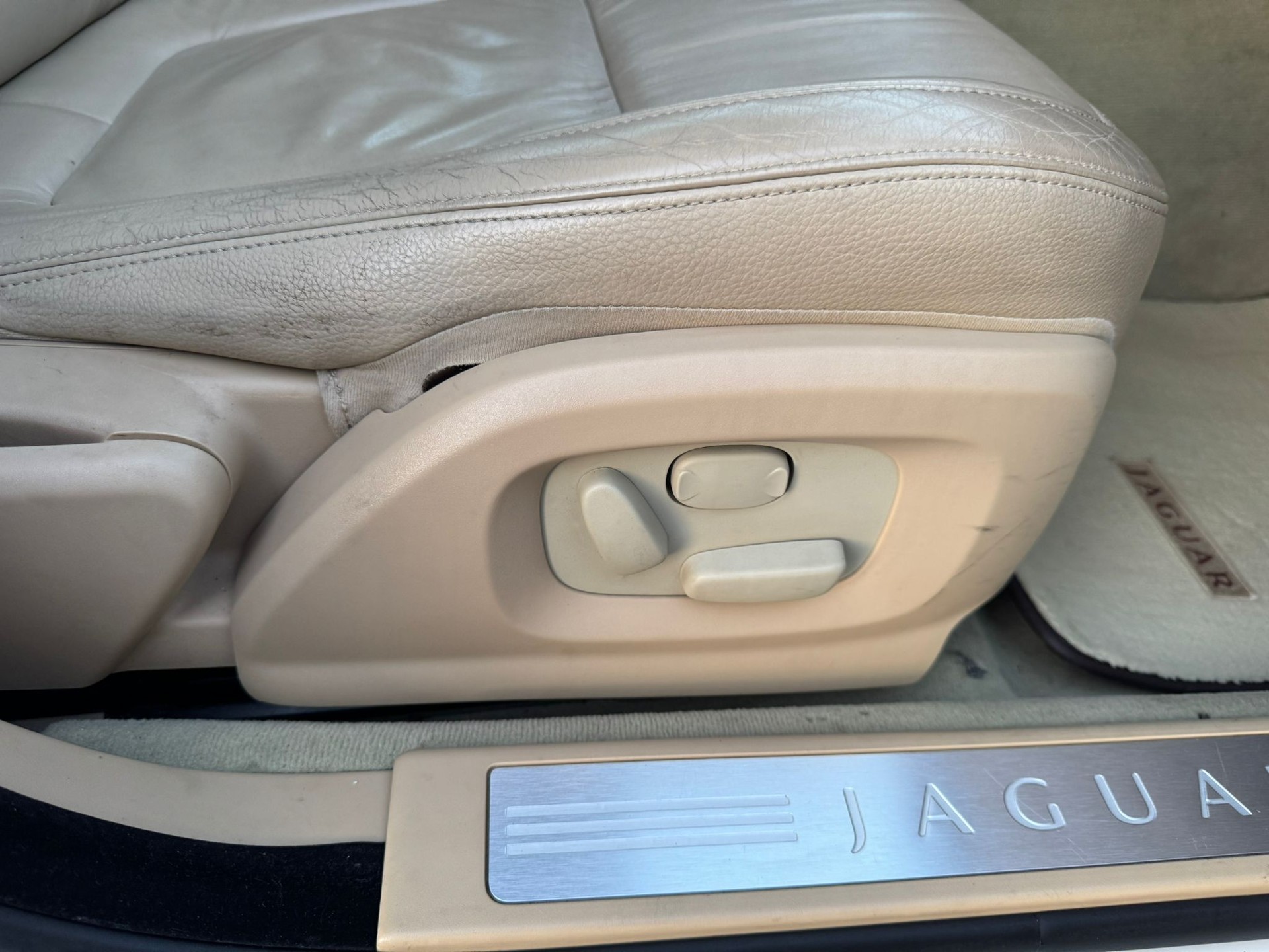 JAGUAR XF 3.0 V6 Premium Luxury-image-12