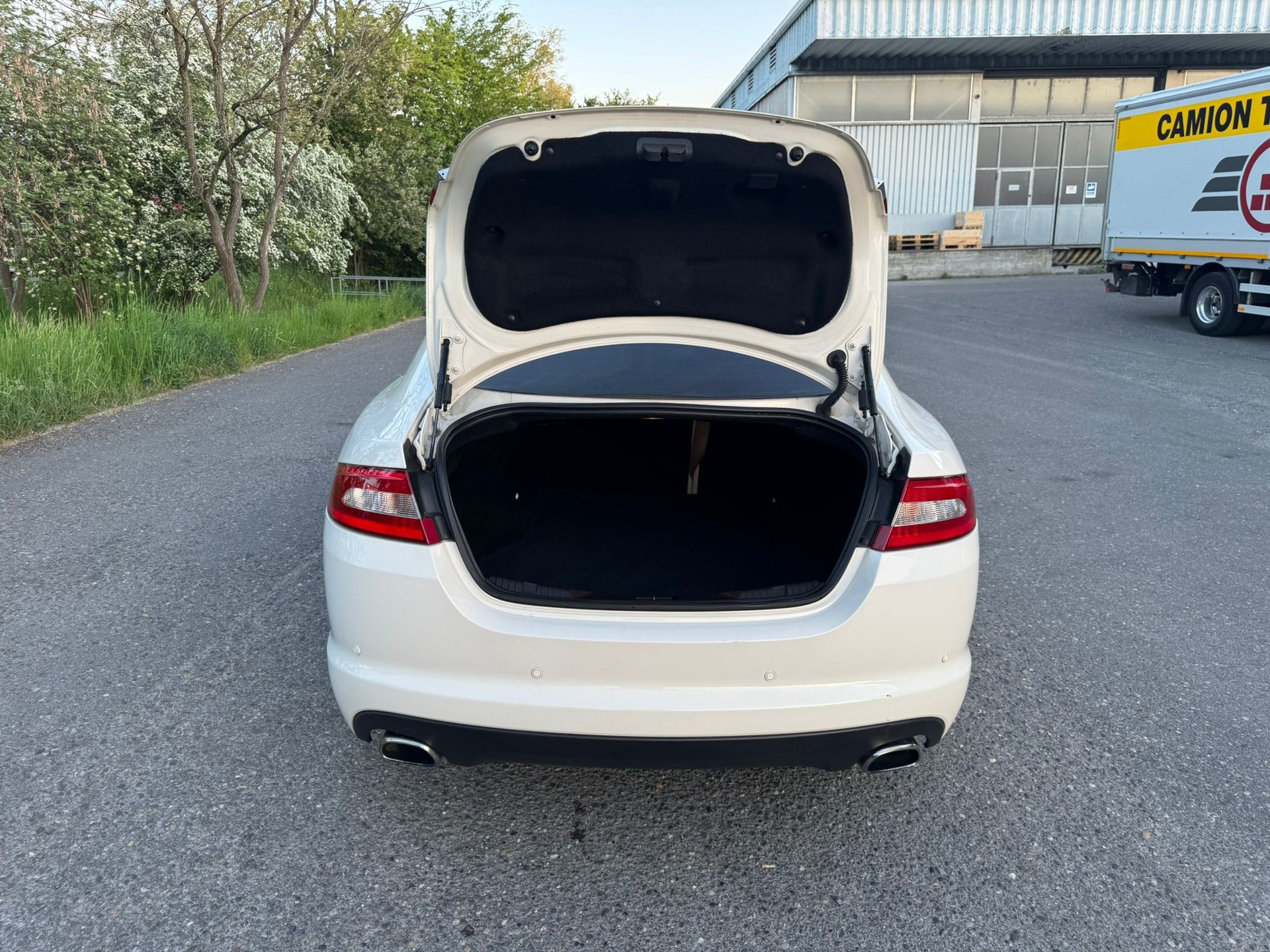 JAGUAR XF 3.0 V6 Premium Luxury-image-5