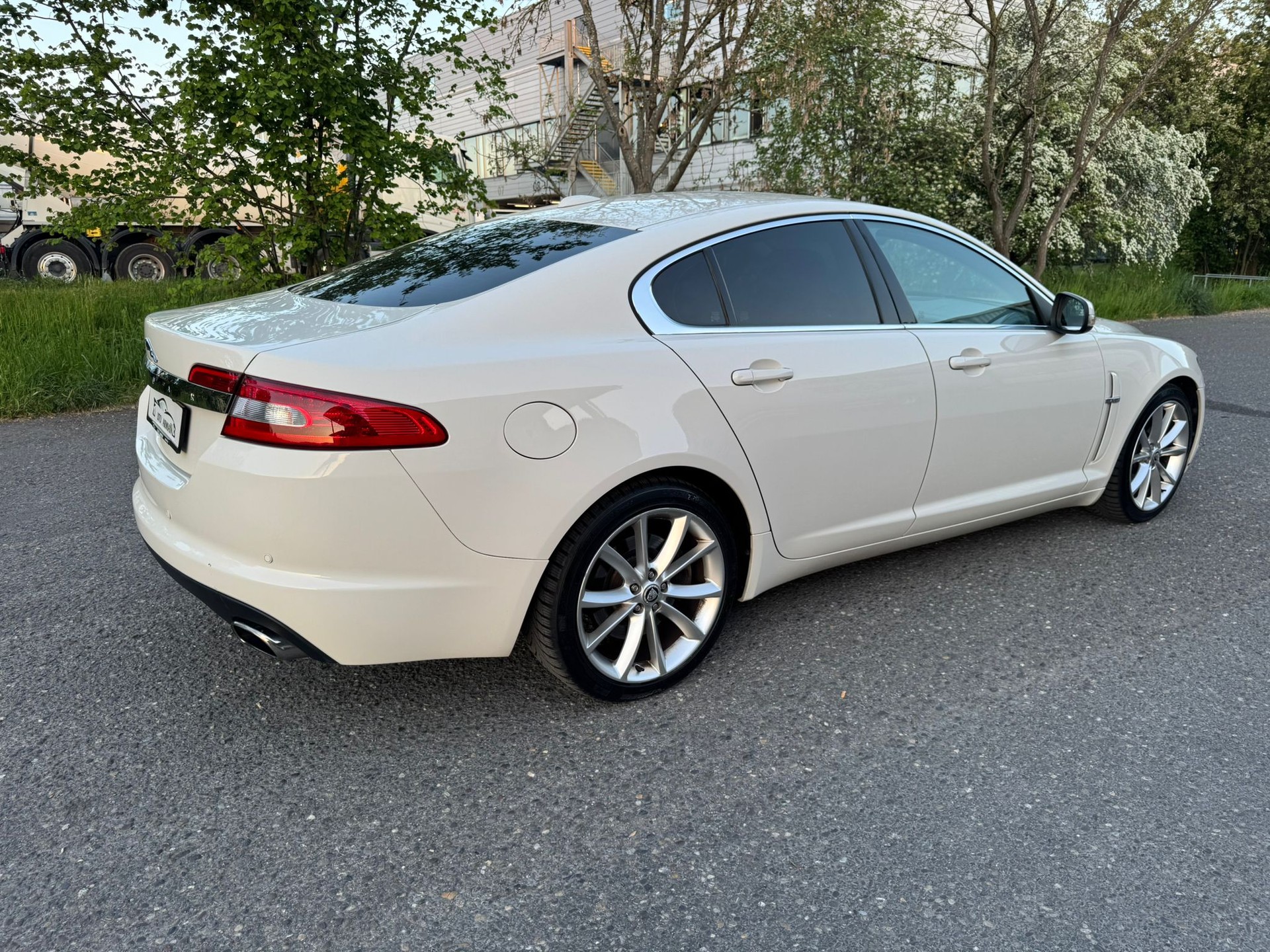 JAGUAR XF 3.0 V6 Premium Luxury-image-8