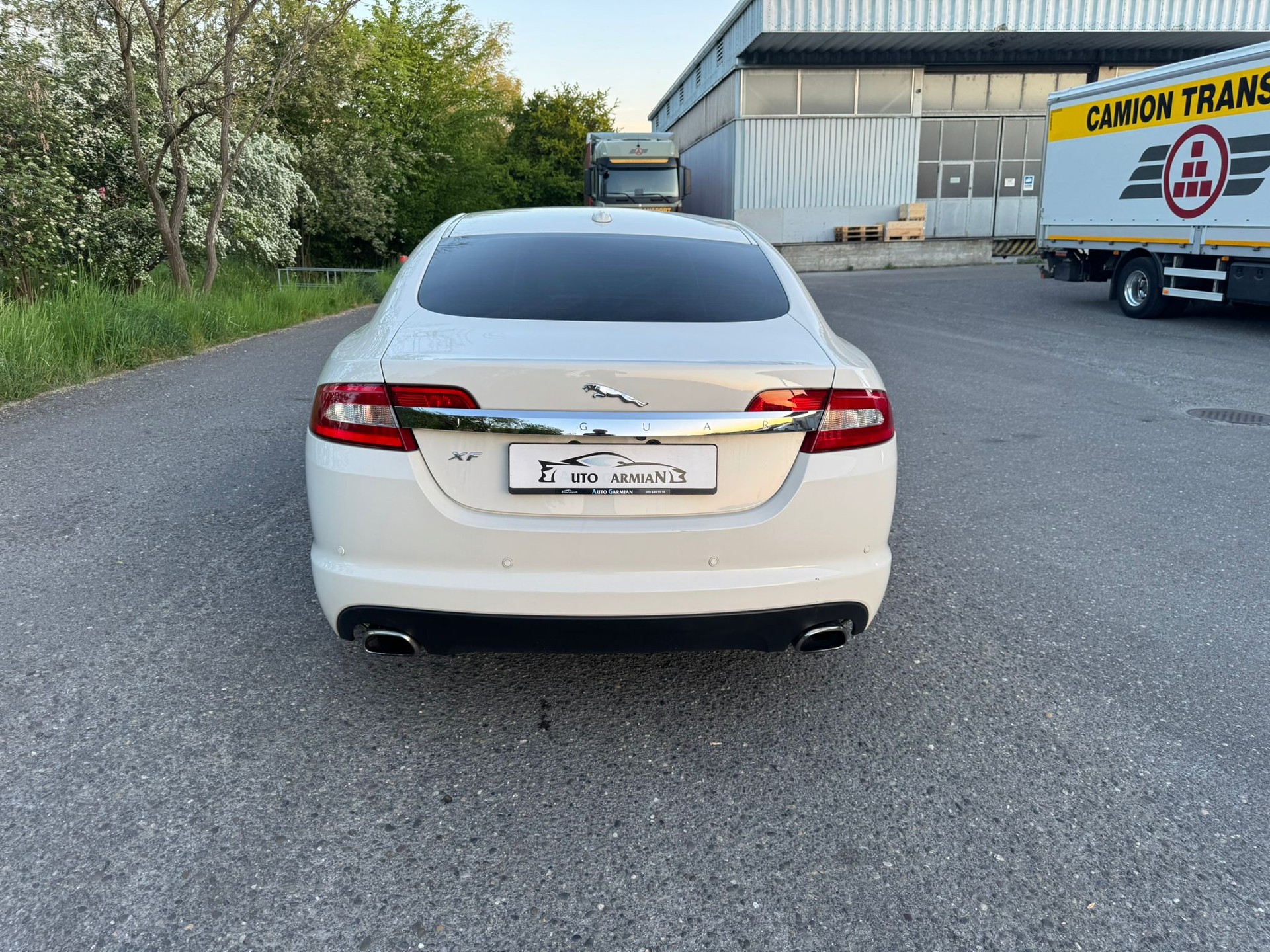 JAGUAR XF 3.0 V6 Premium Luxury-image-2
