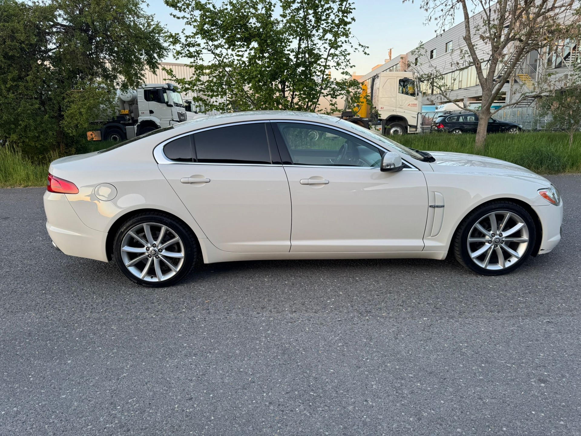 JAGUAR XF 3.0 V6 Premium Luxury-image-7