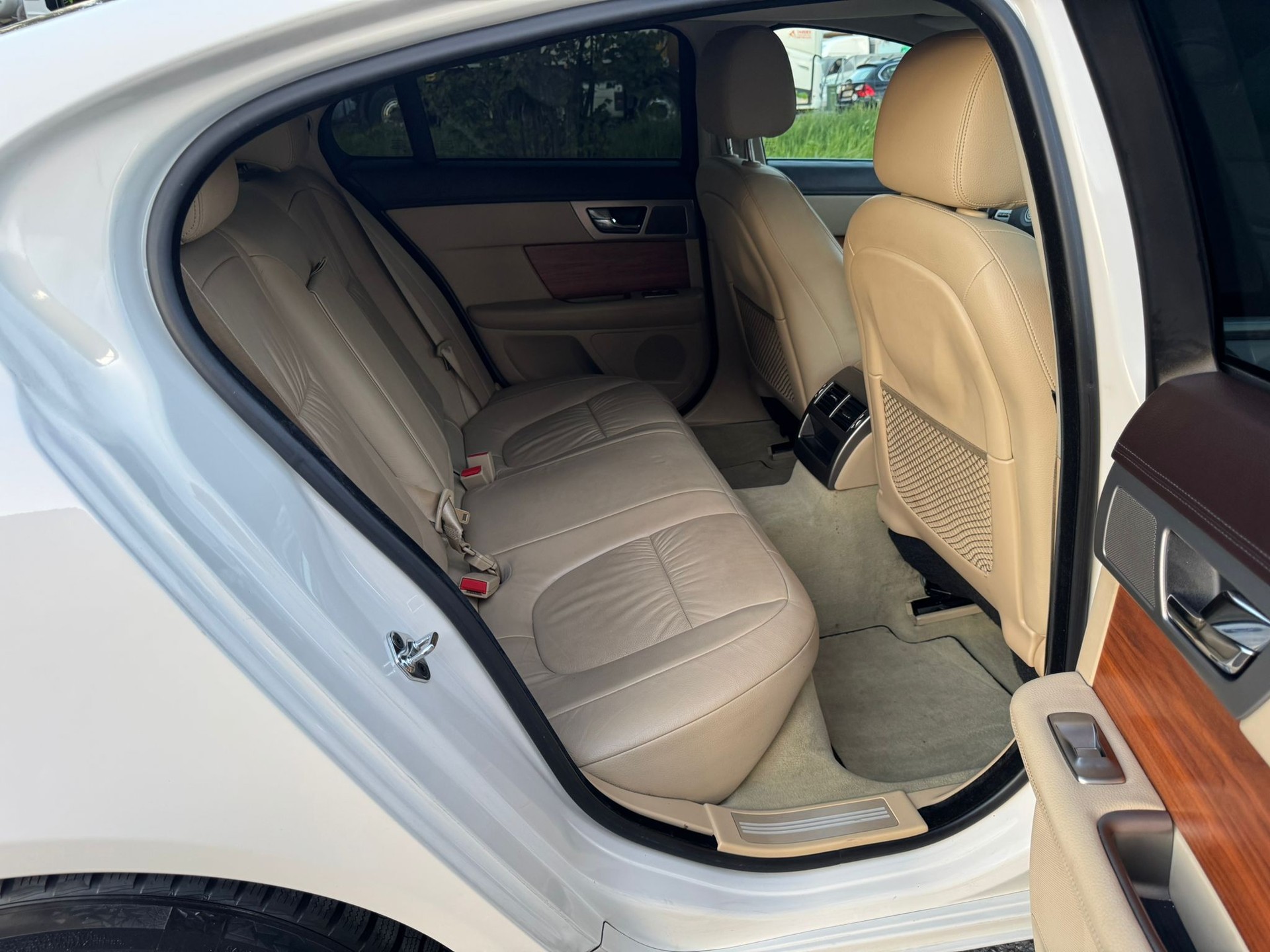 JAGUAR XF 3.0 V6 Premium Luxury-image-13