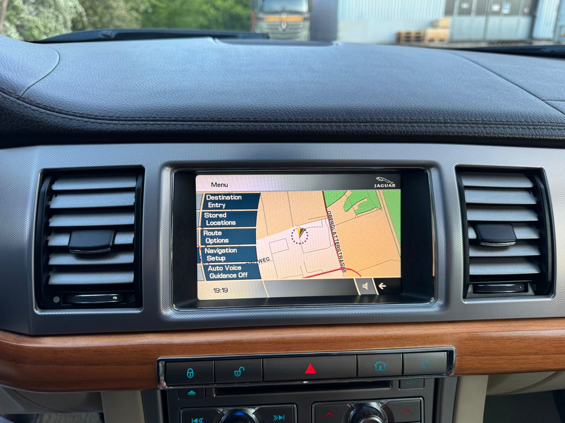 JAGUAR XF 3.0 V6 Premium Luxury-image-26