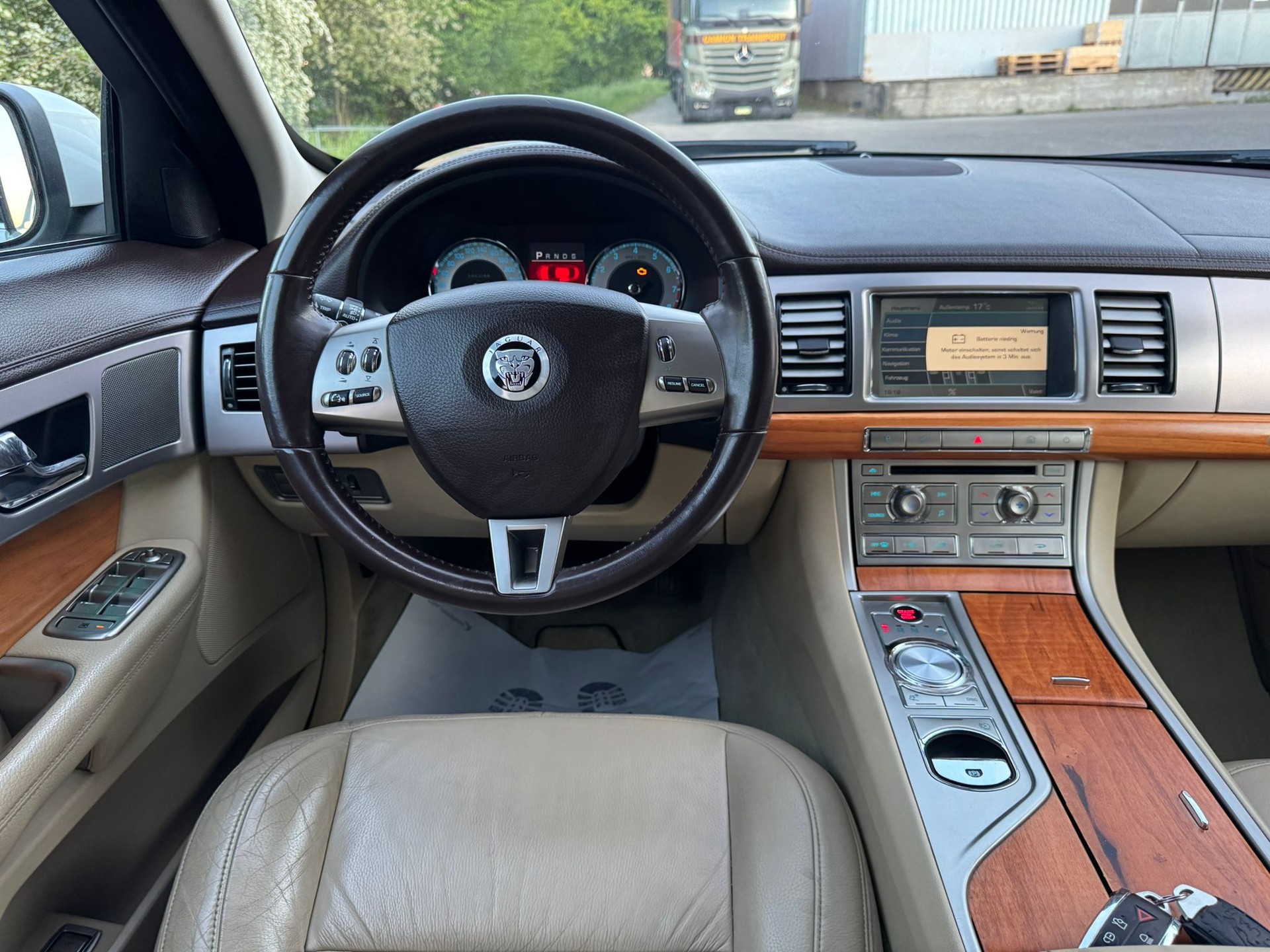 JAGUAR XF 3.0 V6 Premium Luxury-image-18