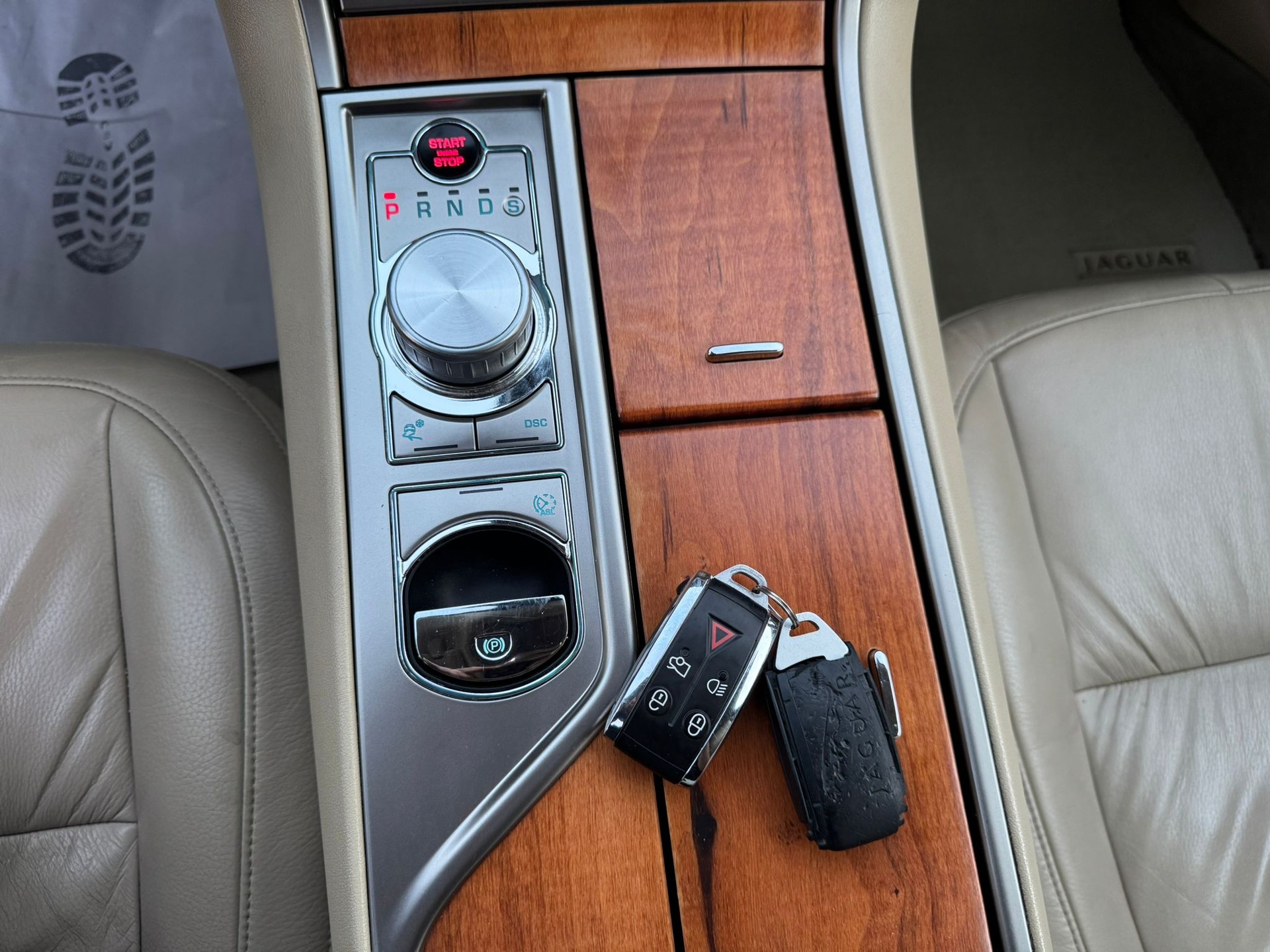 JAGUAR XF 3.0 V6 Premium Luxury-image-16