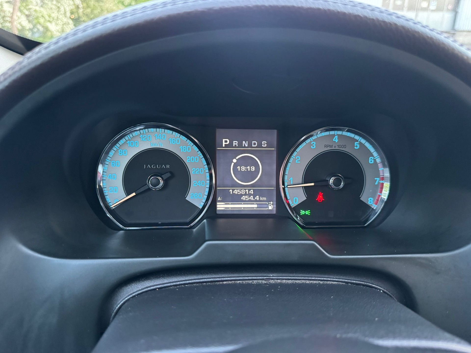 JAGUAR XF 3.0 V6 Premium Luxury-image-19