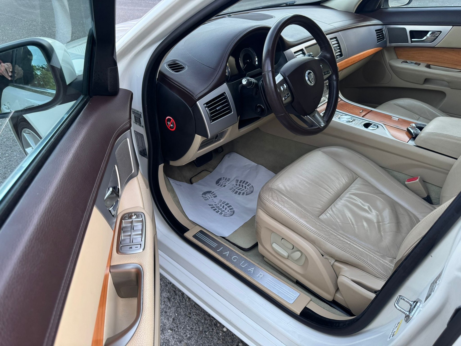 JAGUAR XF 3.0 V6 Premium Luxury-image-11
