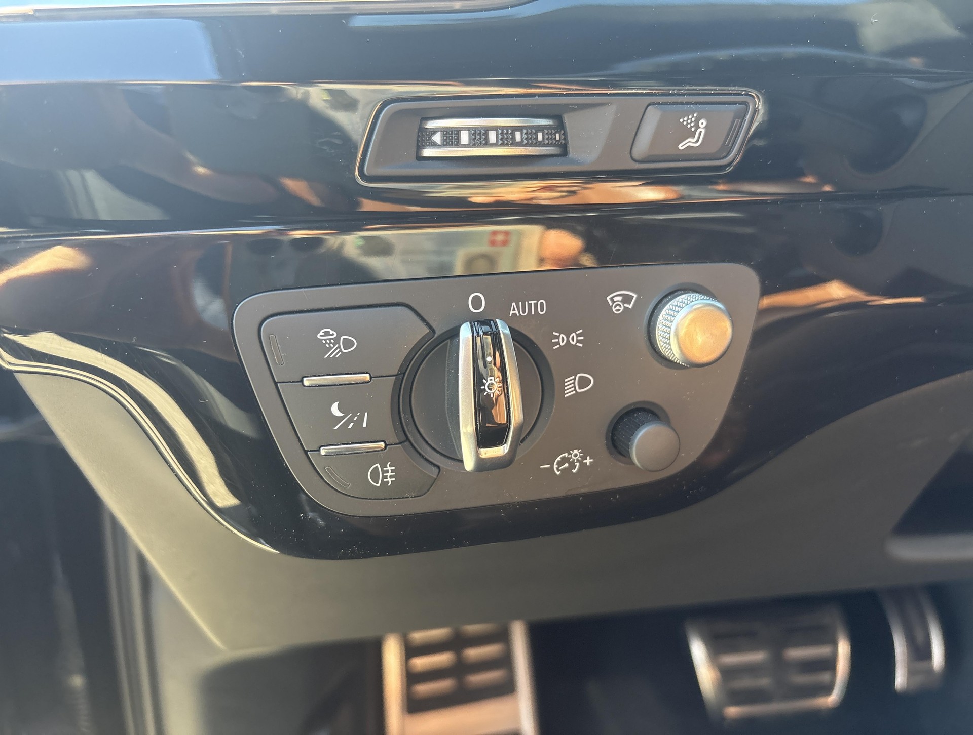 AUDI SQ7 4.0 TDI quattro tiptronic-image-12
