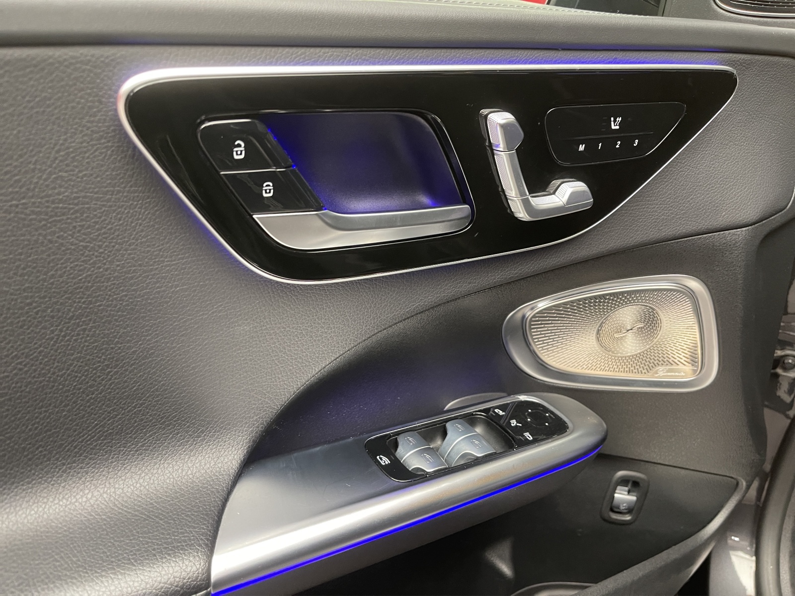 MERCEDES-BENZ C 300 4M AMG Line-image-12