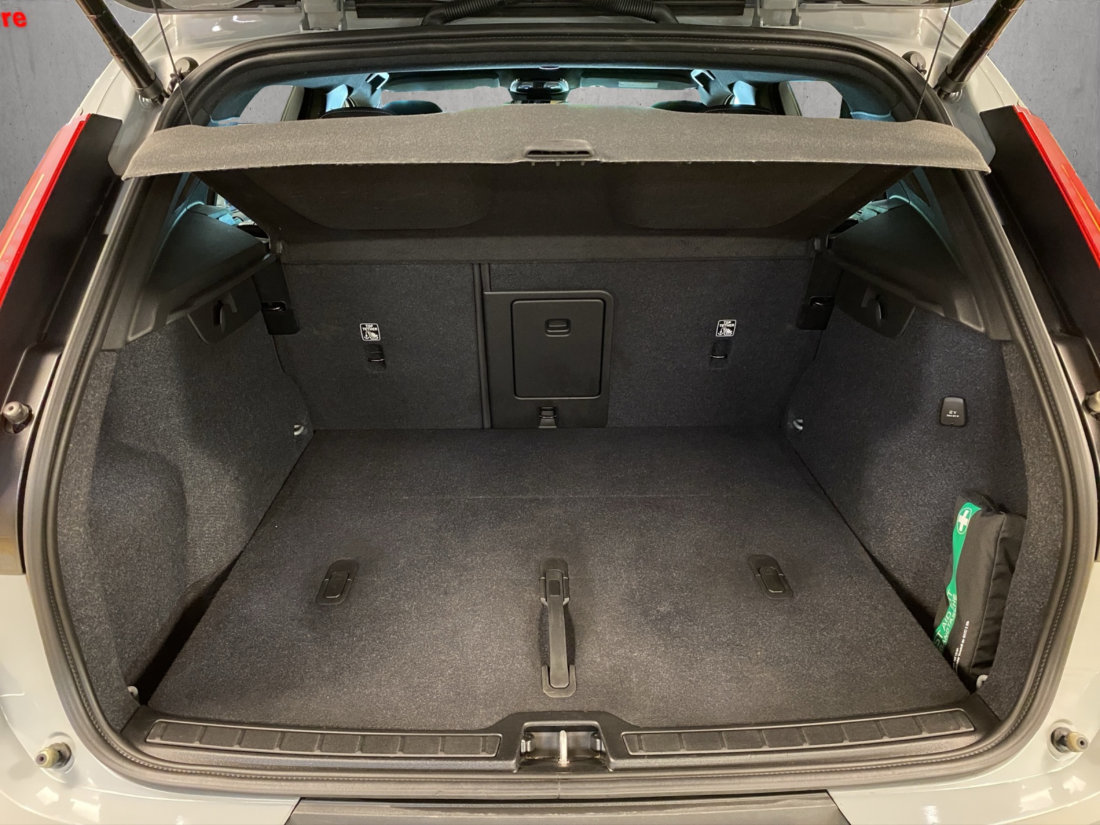 VOLVO XC40 B4 Benzin Mild Hybrid Plus Dark DCT-image-13