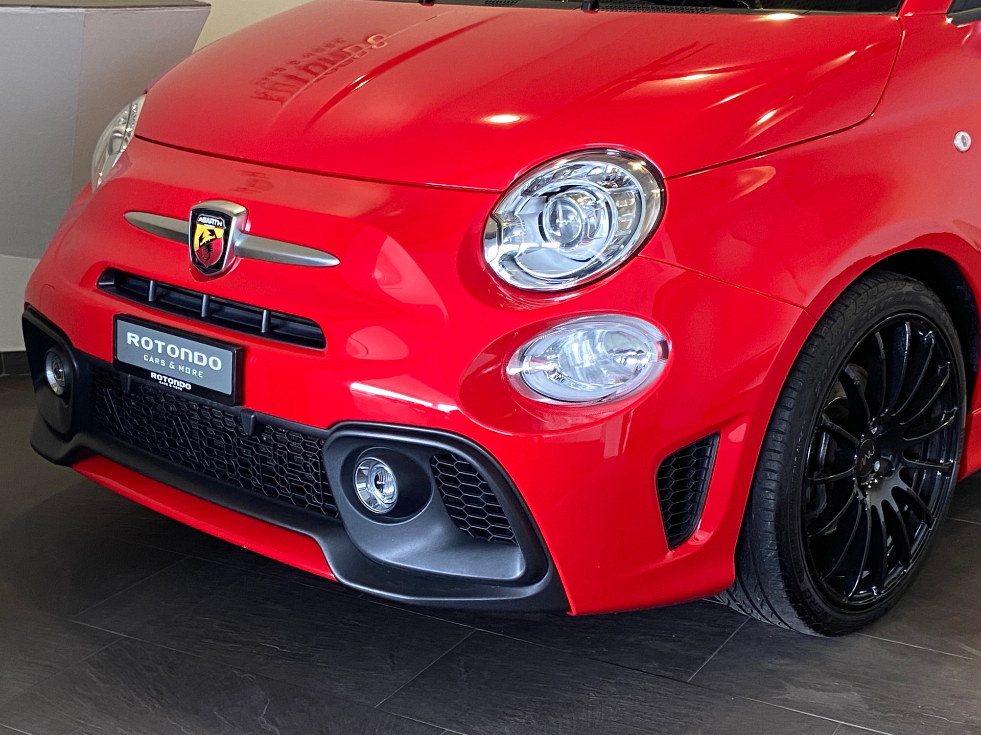 FIAT 595 1.4 16V Turbo Abarth Turismo Automat-image-2